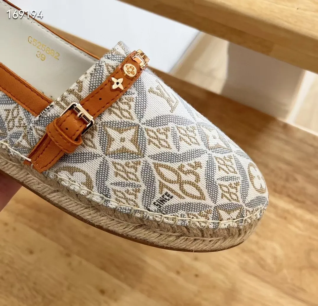 P210、🆕🆕🆕 【Lvui &hellip;&hellip;Vuitton/】顶级代购货，渔夫鞋 ！HK海港城原版购入，原版一比一开发，绝对放心卖！Starboard 平面便鞋取材于丹宁字母印花牛仔布，其LV交织字母花朵标识。传统麻绳编底和橡胶外底提升耐磨性能 &middot;丹宁牛仔布 &middot;麻绳编底 &middot;橡胶外底 &middot;lv字母花朵标识 &middot;意大利制造 &middot;码数35-41