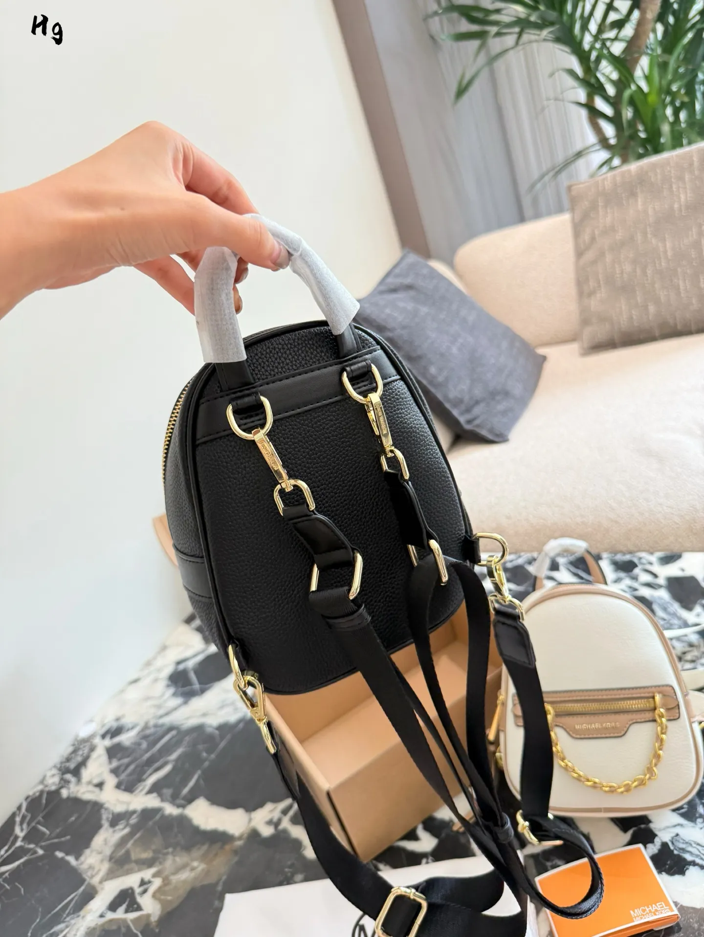 p160 一只可斜挎的双肩包#MichaelKors #MK真香16&times;20