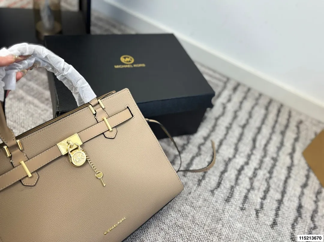 p180 配盒子 mk托特 时尚炸街 商务稳重 通通拿捏。一年四季都能打Mercer系列一直注重通勤实用！尺寸34.25