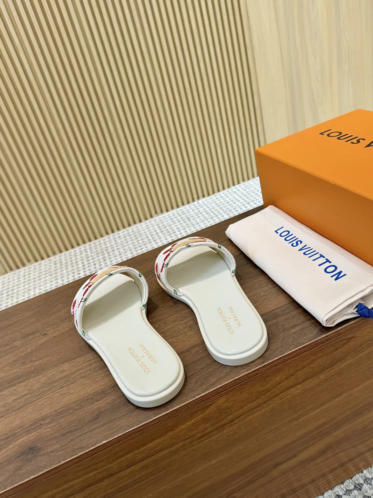 Lv村上隆樱桃系列35-43码 橡胶底150，皮底加40