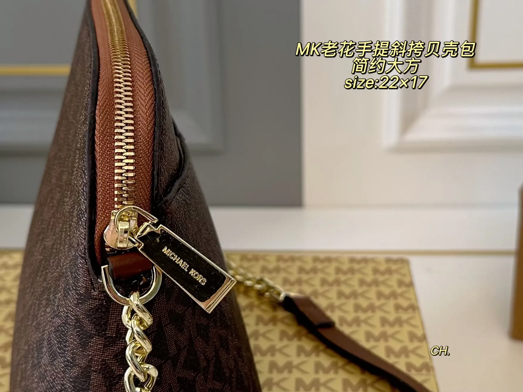 P135（配盒） size：22&times;17 MK老花手提斜挎贝壳包女包🔥 简约大方，超多颜色🉑️选 高级有质感，轻便实用！ 时尚与休闲无缝衔接‼️