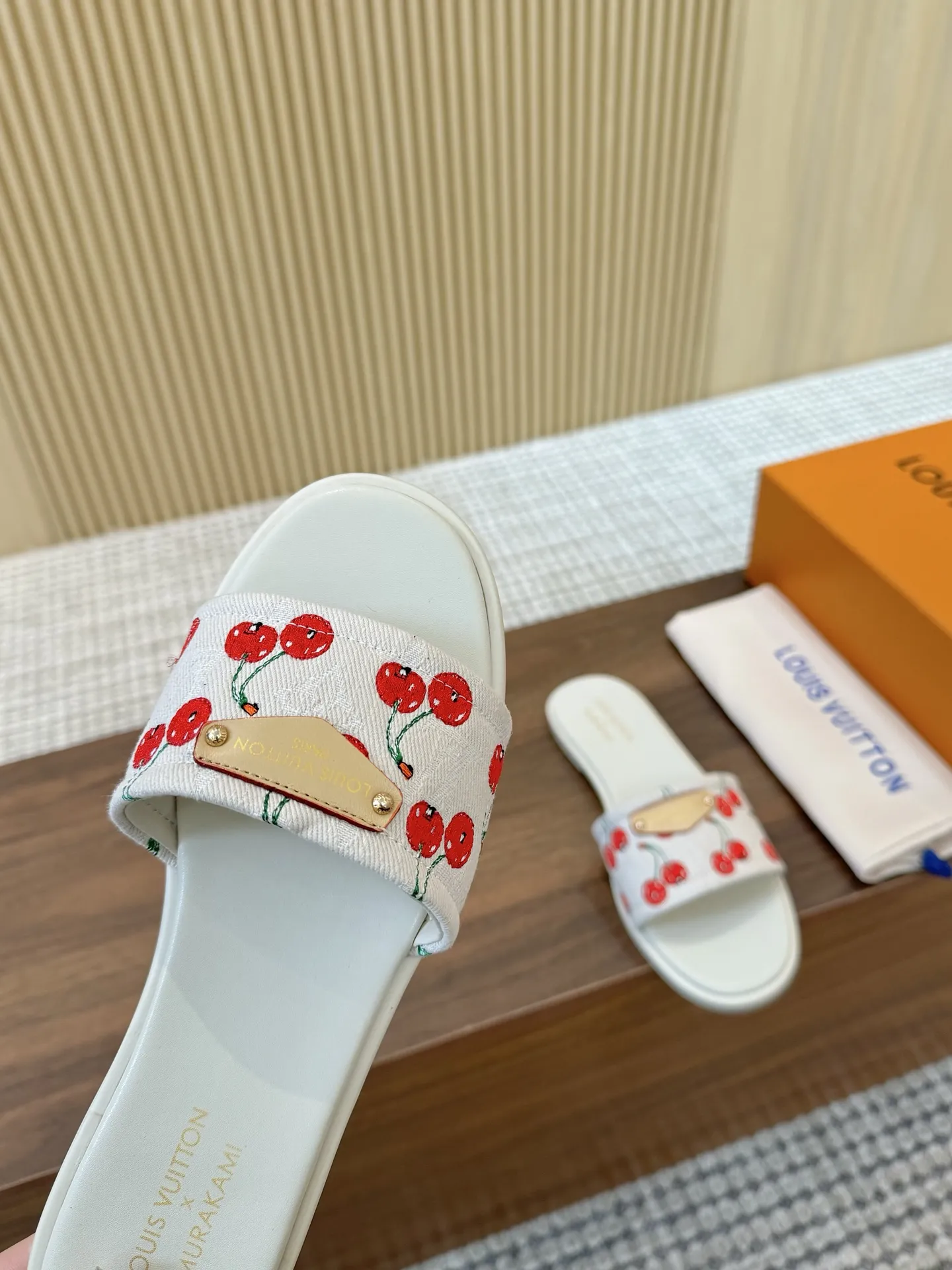 Lv村上隆樱桃系列35-43码 橡胶底150，皮底加40