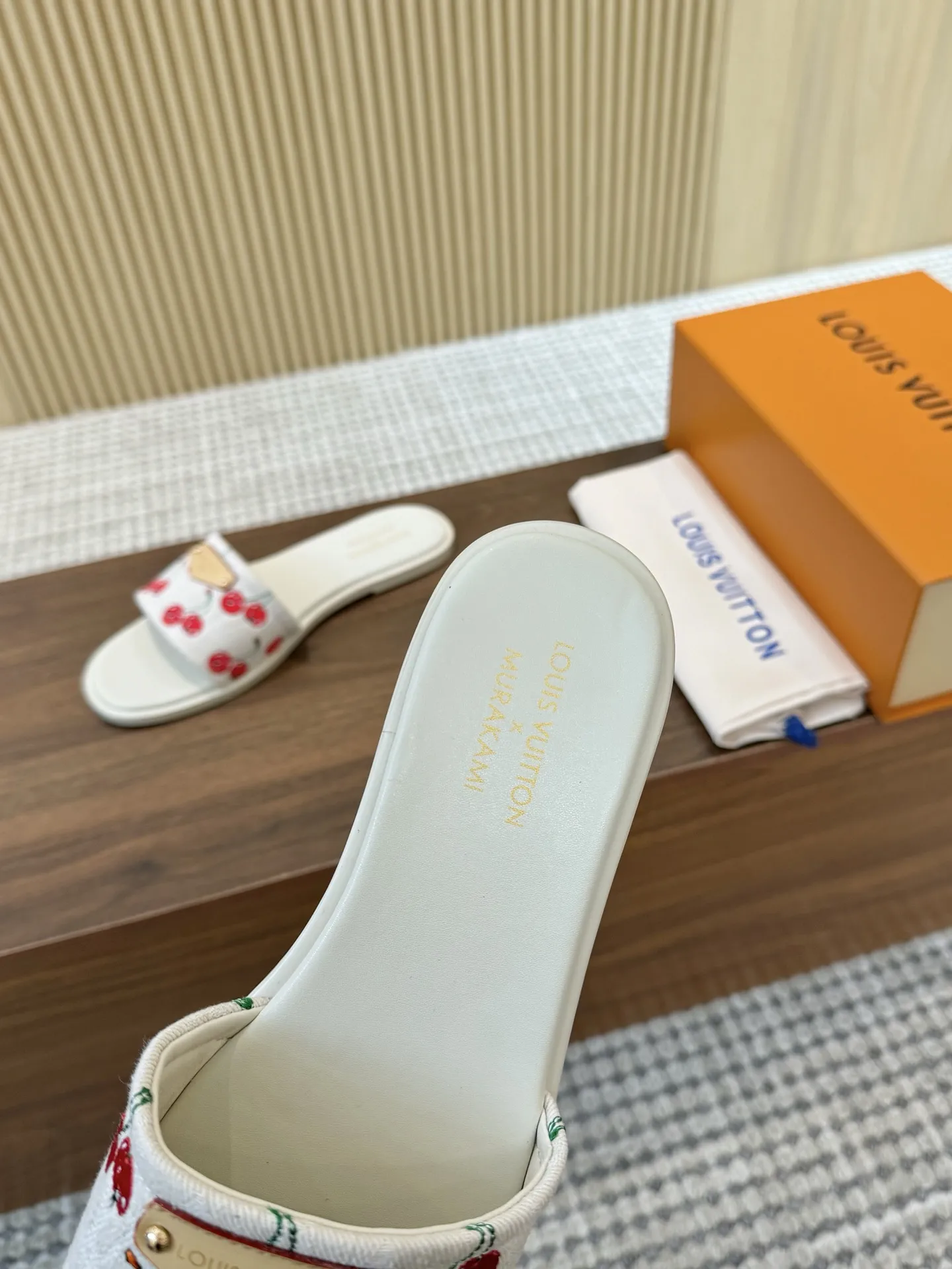 Lv村上隆樱桃系列35-43码 橡胶底150,皮底加40