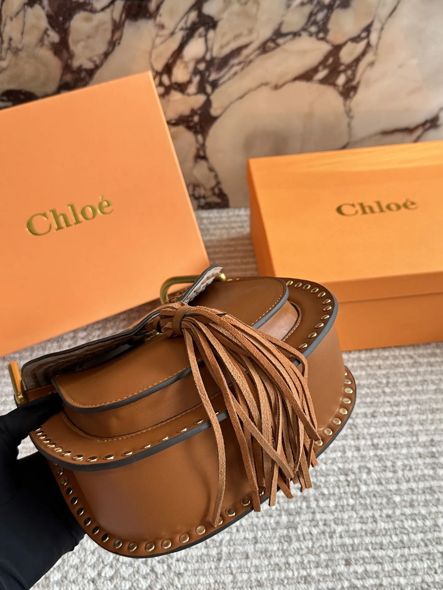 💰180 配盒 size:23*22cm Chloe的马鞍包 翻毛皮/流苏/铆钉/马蹄扣 融入时髦的元素! 复古🈶️高级!