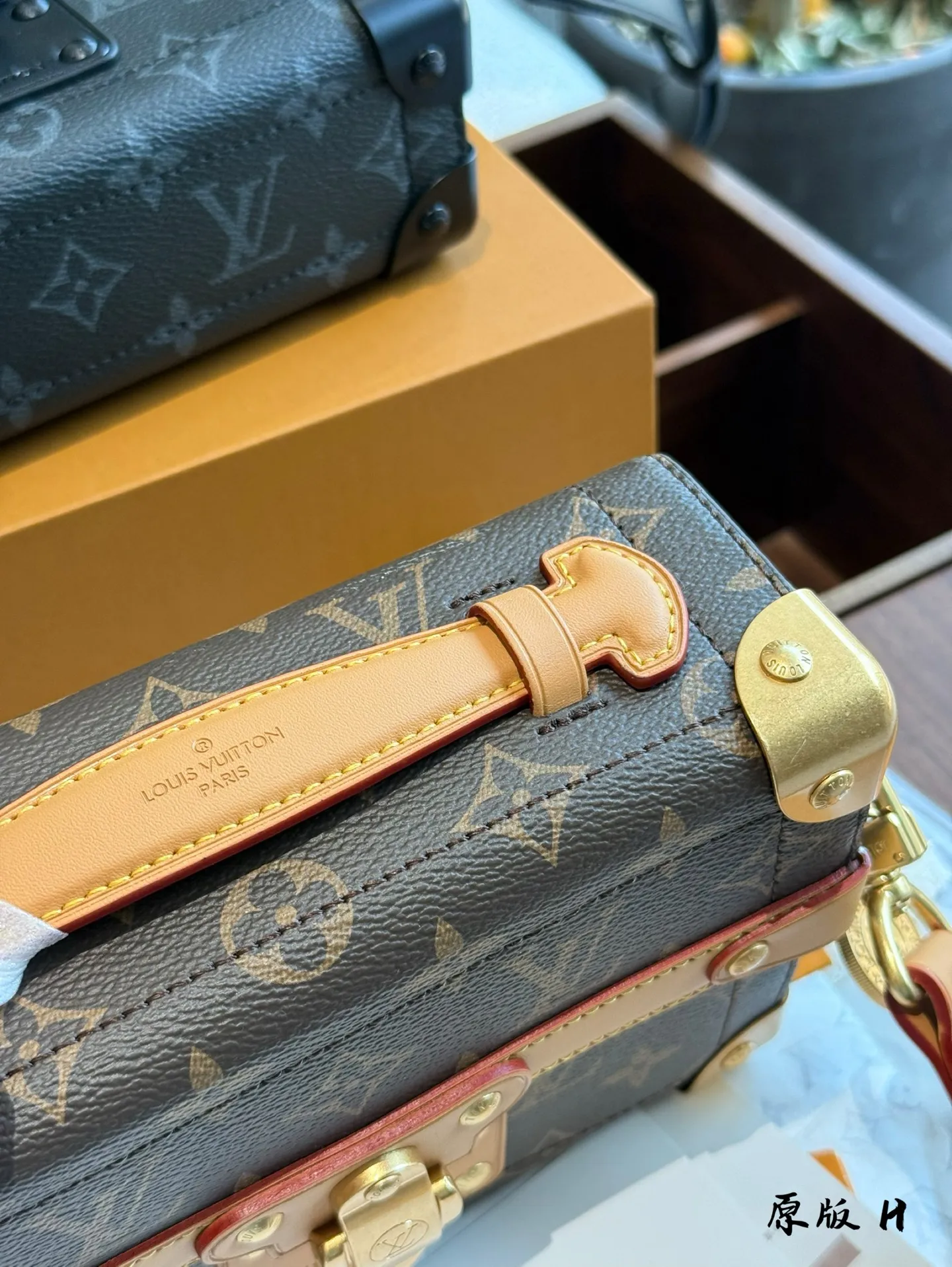 p250顶级原单 新款男包soultrunk盒子包 软盒子包上身超酷,手拎斜挎都可以, 日常通勤必备,时尚百搭 肩带可拆卸,可调节 尺寸19*15*7cm双盒