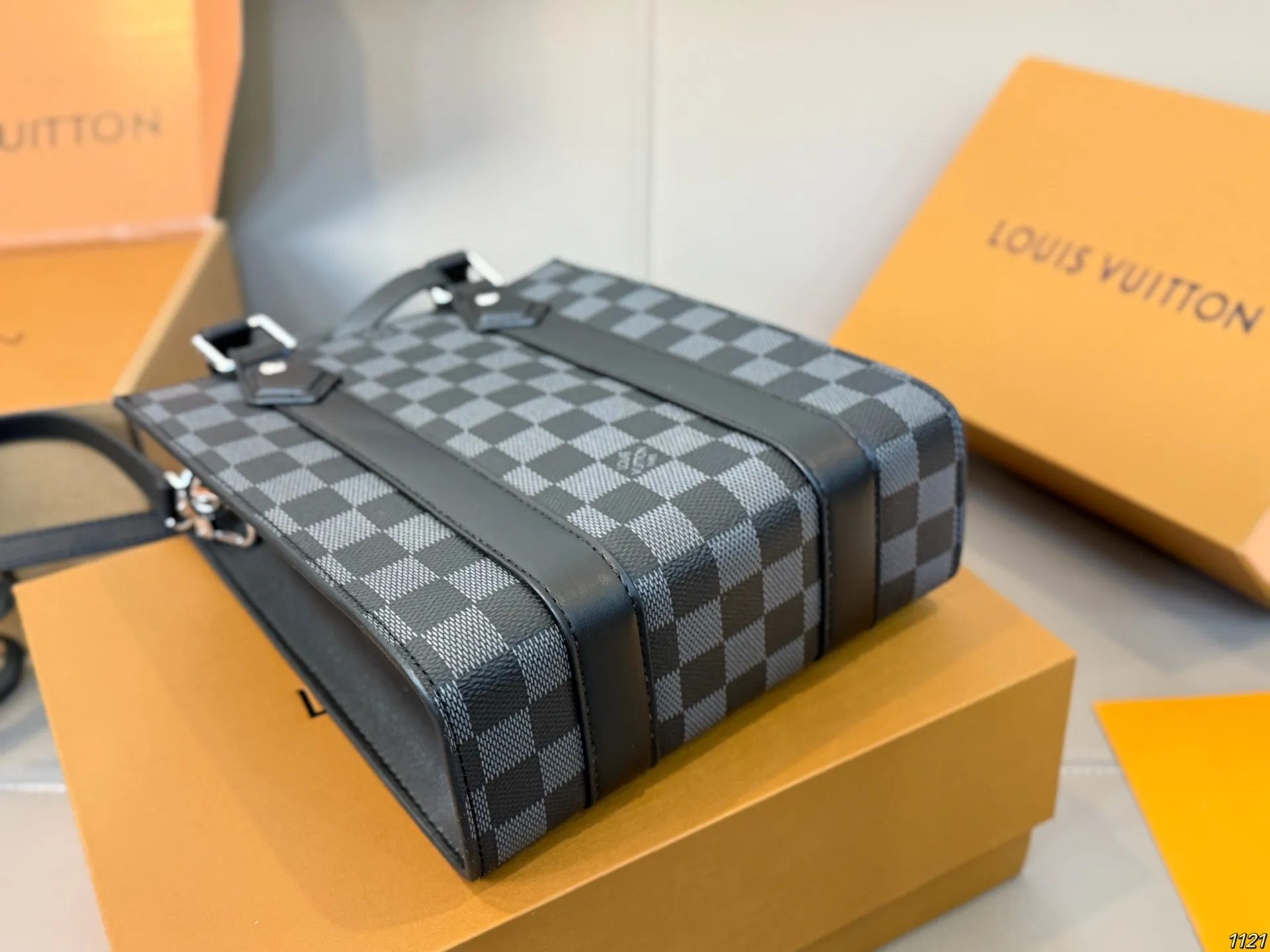 原版复刻¥160飞机盒 lv 琴谱包 男包购物袋 万年不过时 专用LV面料原单五金 原版开模定制 男女同款 手感超软 超舒服 尺寸 19 22