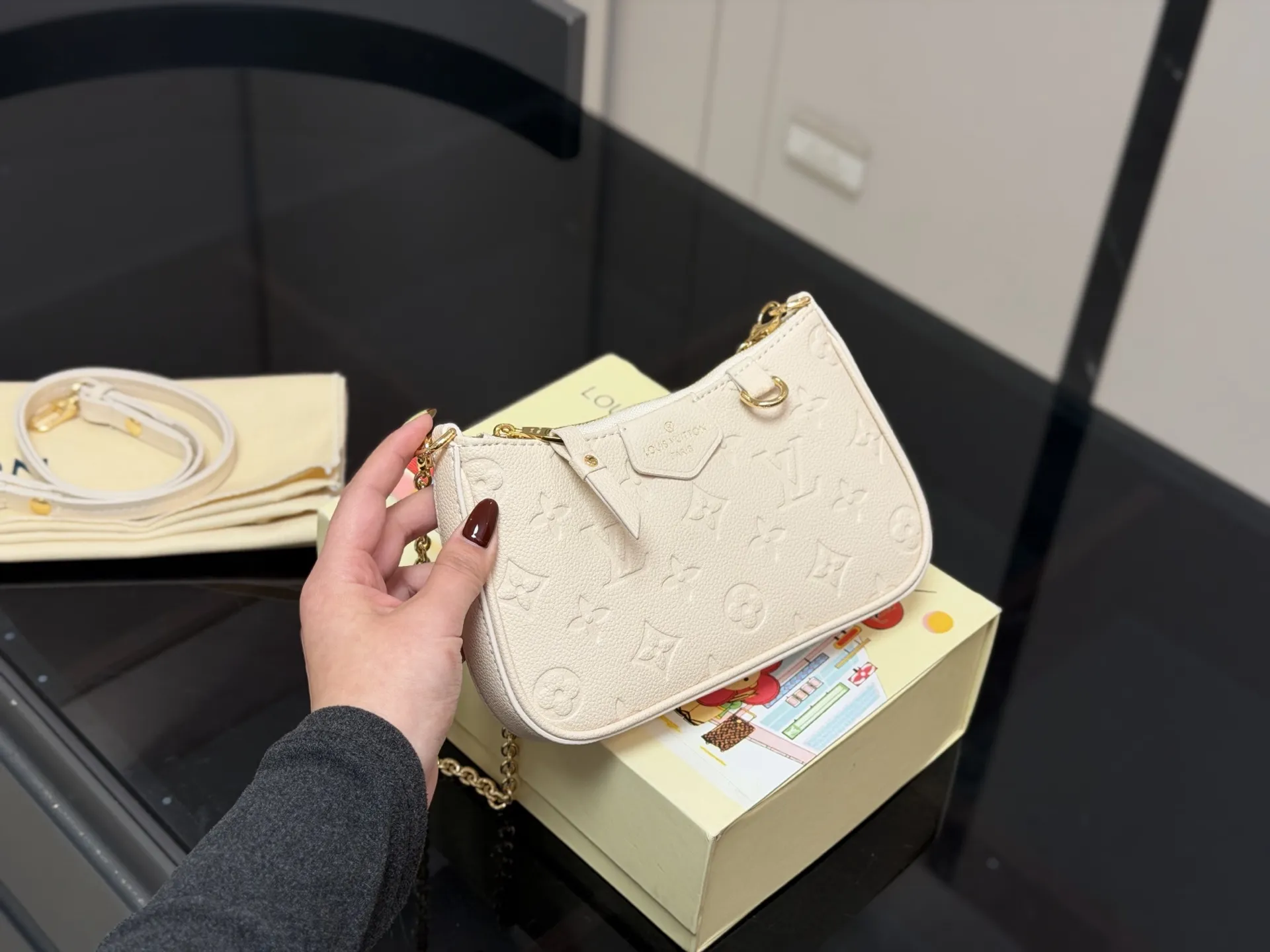 &yen;140 配折叠盒 size：20cm LV麻将包 ！ 复刻版 小牛皮 ⚠️长肩带！链条！ 统统都有！！