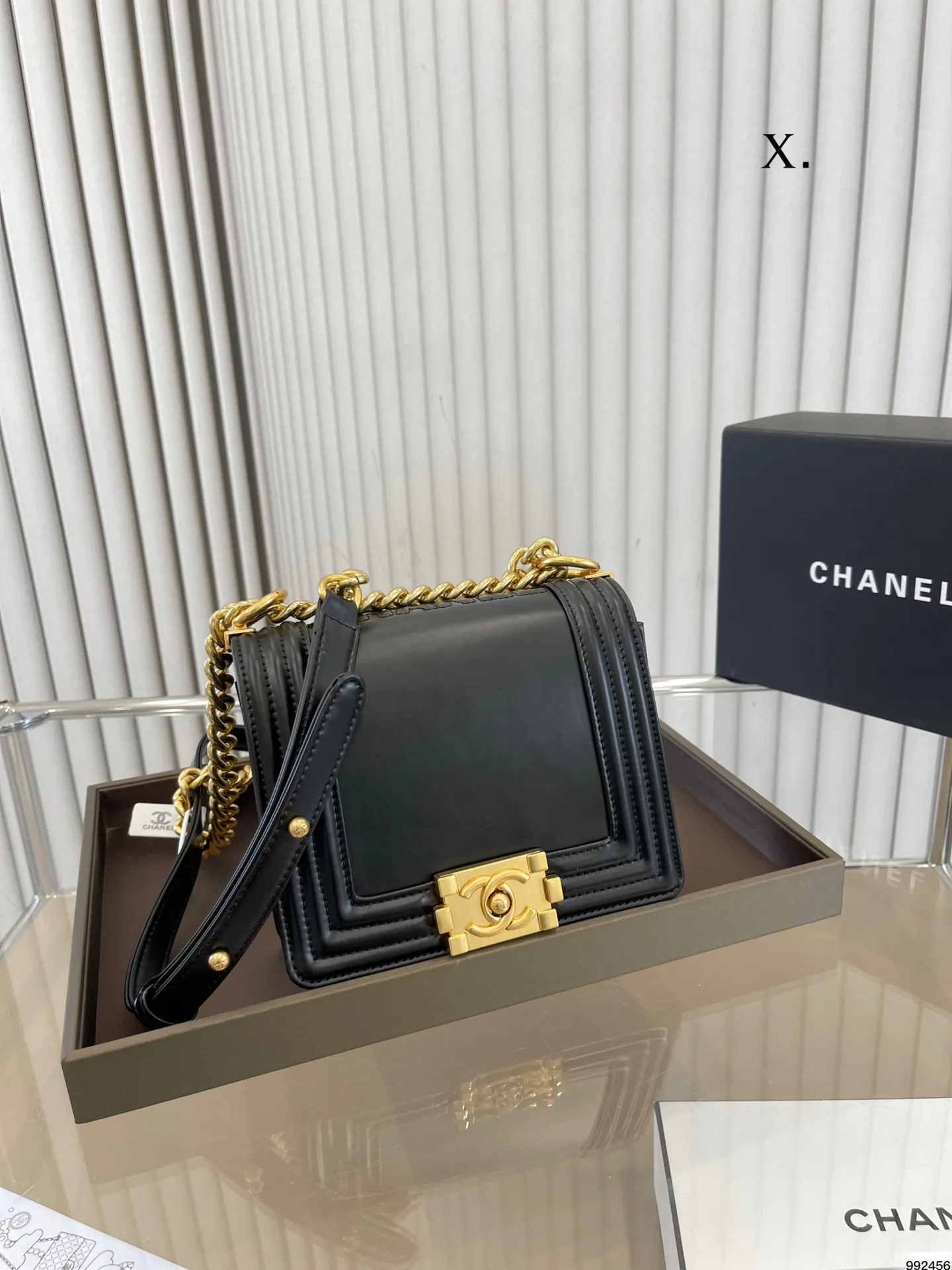 ¥165 辣妈包高品质复刻 香奈儿Leboy满满的小香风 可爱飒酷女孩必备 超级抢眼 Chanel 真叫人无法抗拒 尺寸:18 15