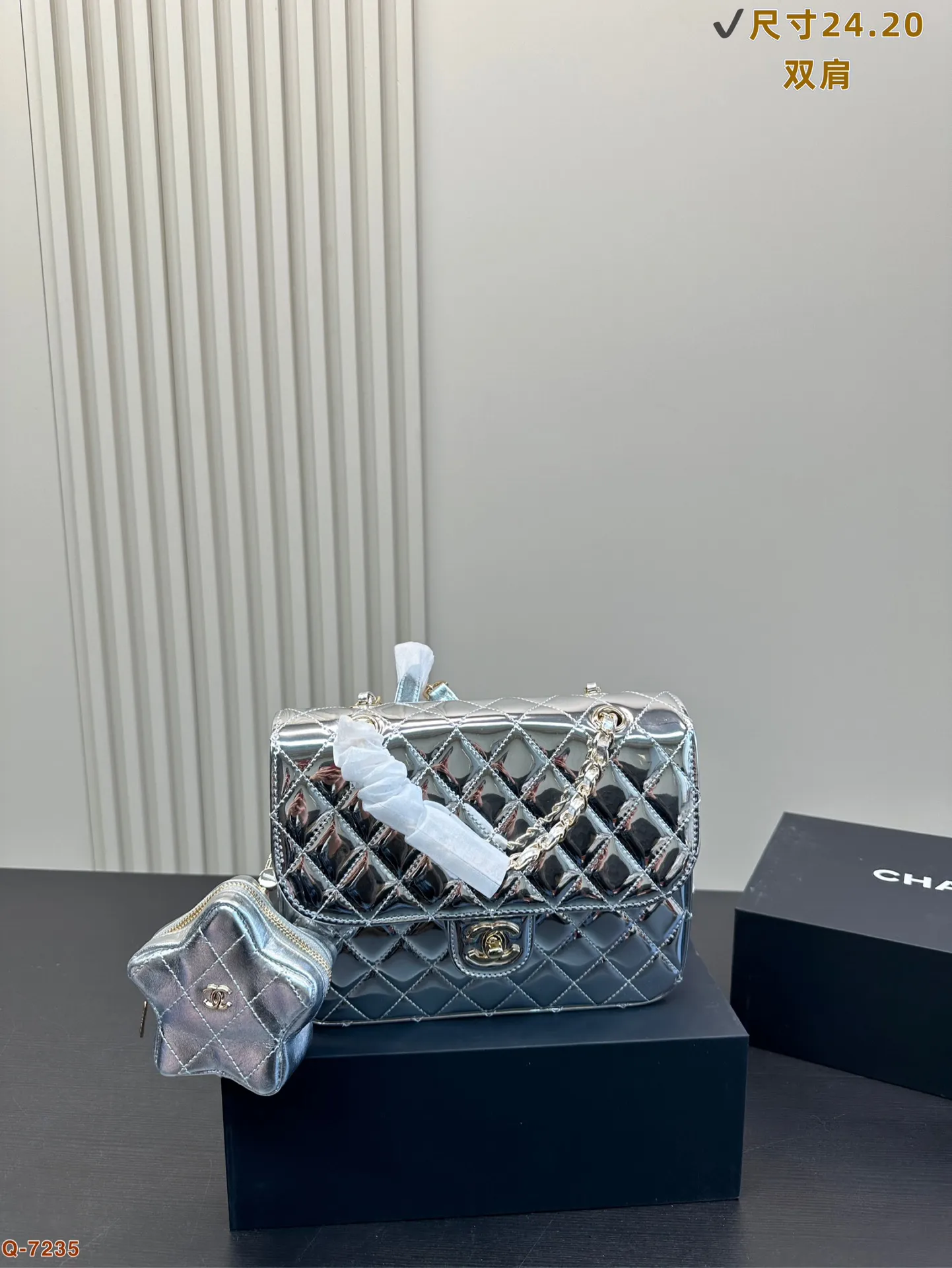 香奈儿CHANEL 双子星双肩包 实物太有趣了 满满的复古可爱感 颜色真有心情大好的活力魅力 配合着新年氛围 更要开开心心迎接岁末呀尺寸