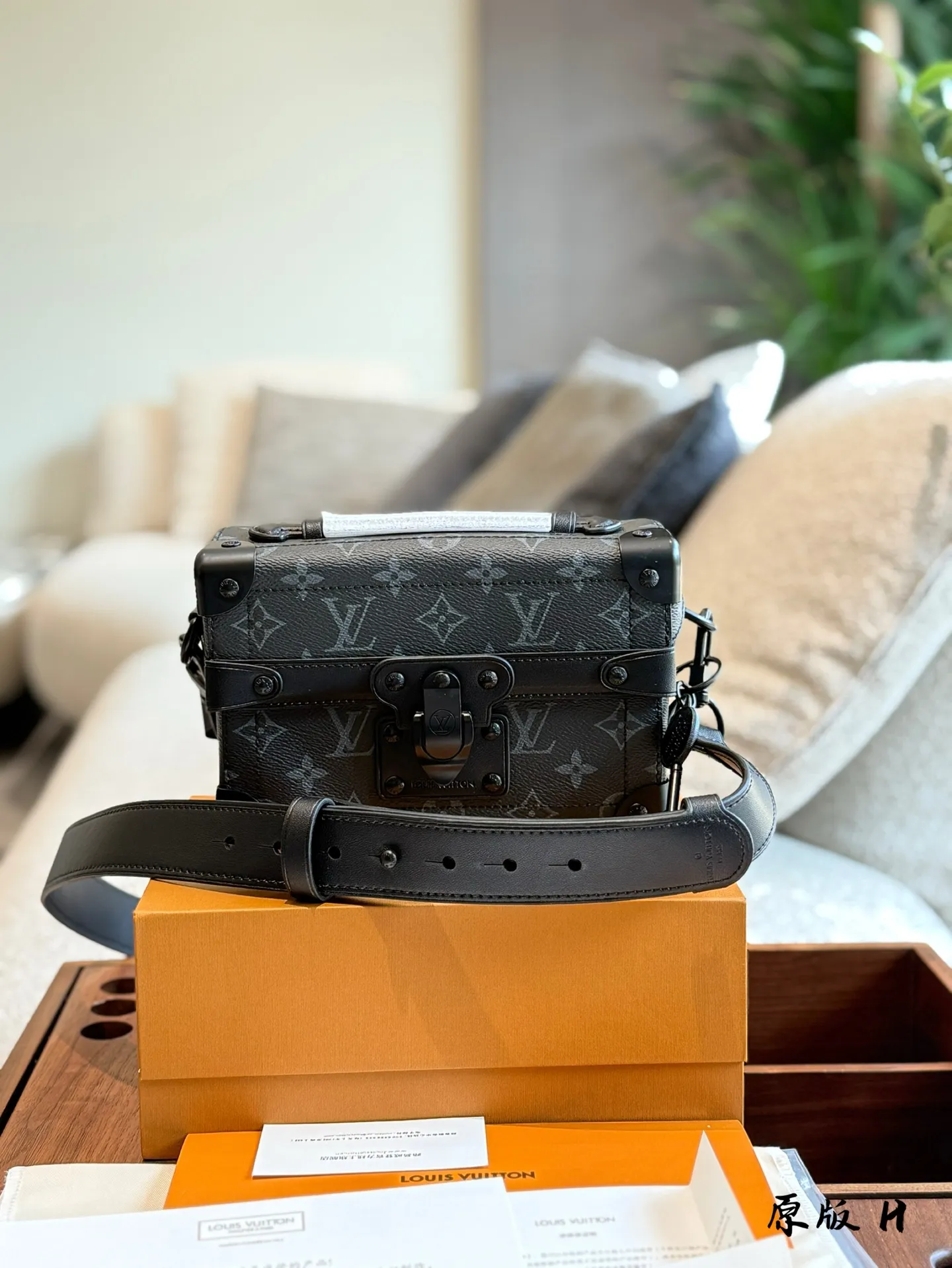 p250顶级原单 新款男包soultrunk盒子包 软盒子包上身超酷，手拎斜挎都可以, 日常通勤必备，时尚百搭 肩带可拆卸，可调节 尺寸19*15*7cm双盒