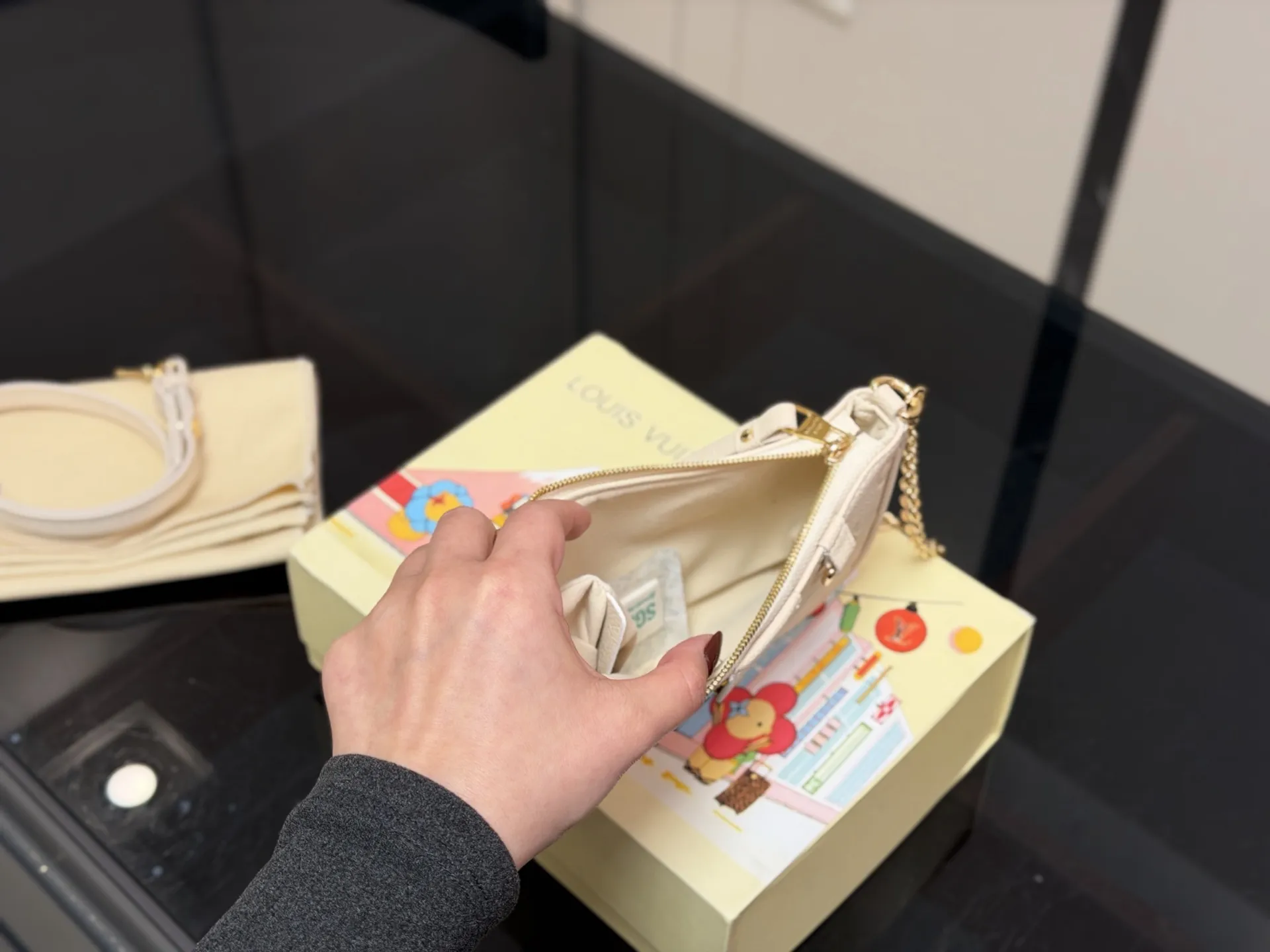 &yen;140 配折叠盒 size：20cm LV麻将包 ！ 复刻版 小牛皮 ⚠️长肩带！链条！ 统统都有！！