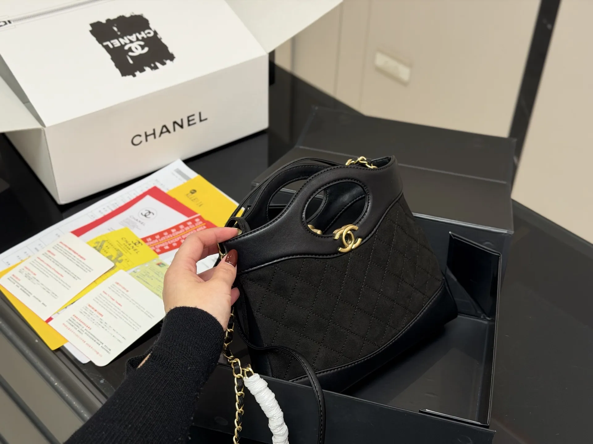 &yen;175 配折叠盒飞机盒 size：23*19cm 香奈儿 值得入手的31bagmini Chanel又又又复刻了 新款31bag出了minisize 这谁顶得住! 小香真爱粉必入啊! 一包难求！