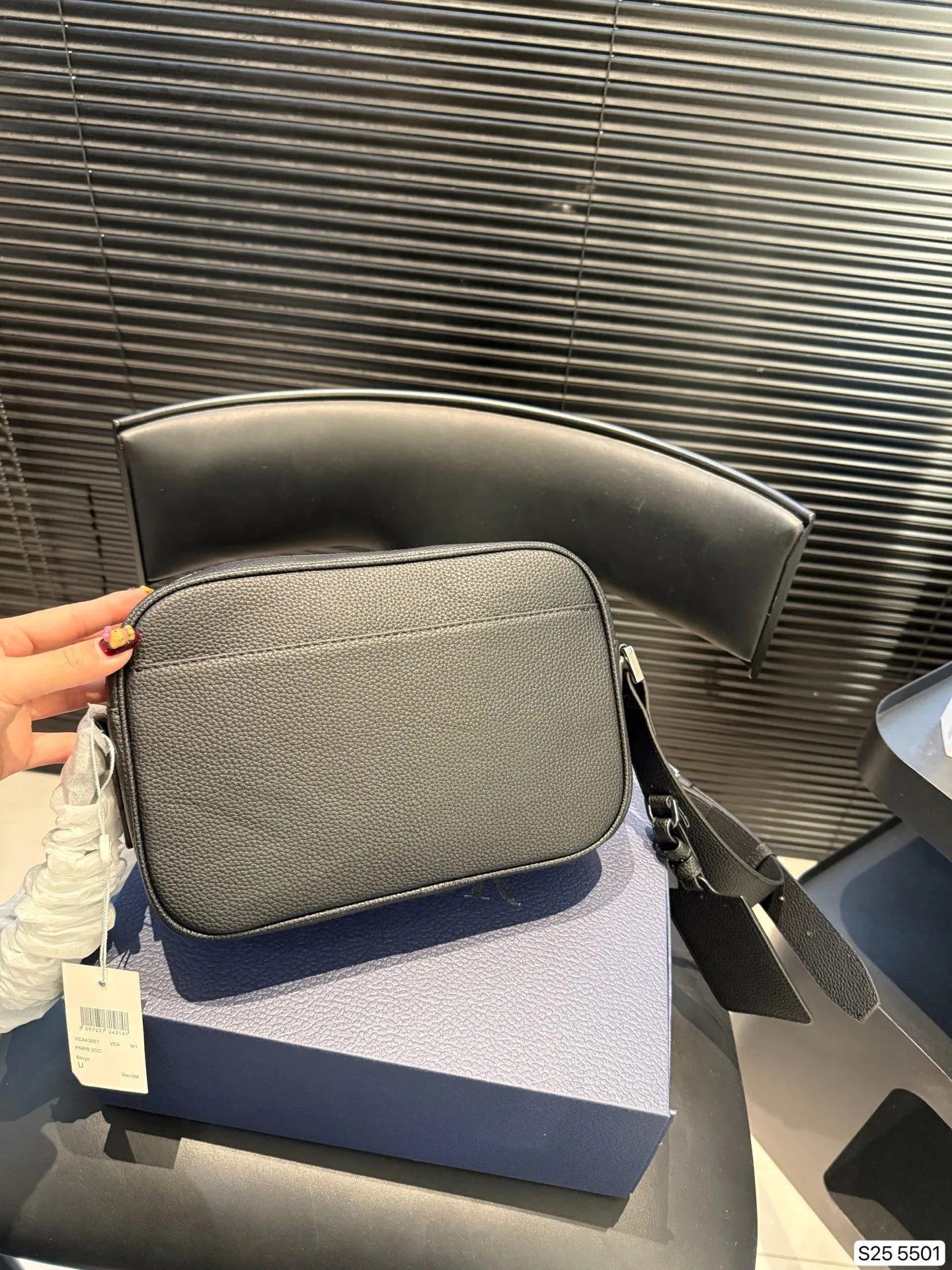 P175 配折叠盒Dior｜迪奥商务人士男包💼 低调奢华的包包上新咯～ 柔软有型的哑光质感拉满[赞R][赞R] 送礼/自用都很奈斯👍 尺寸26 17 货号5501