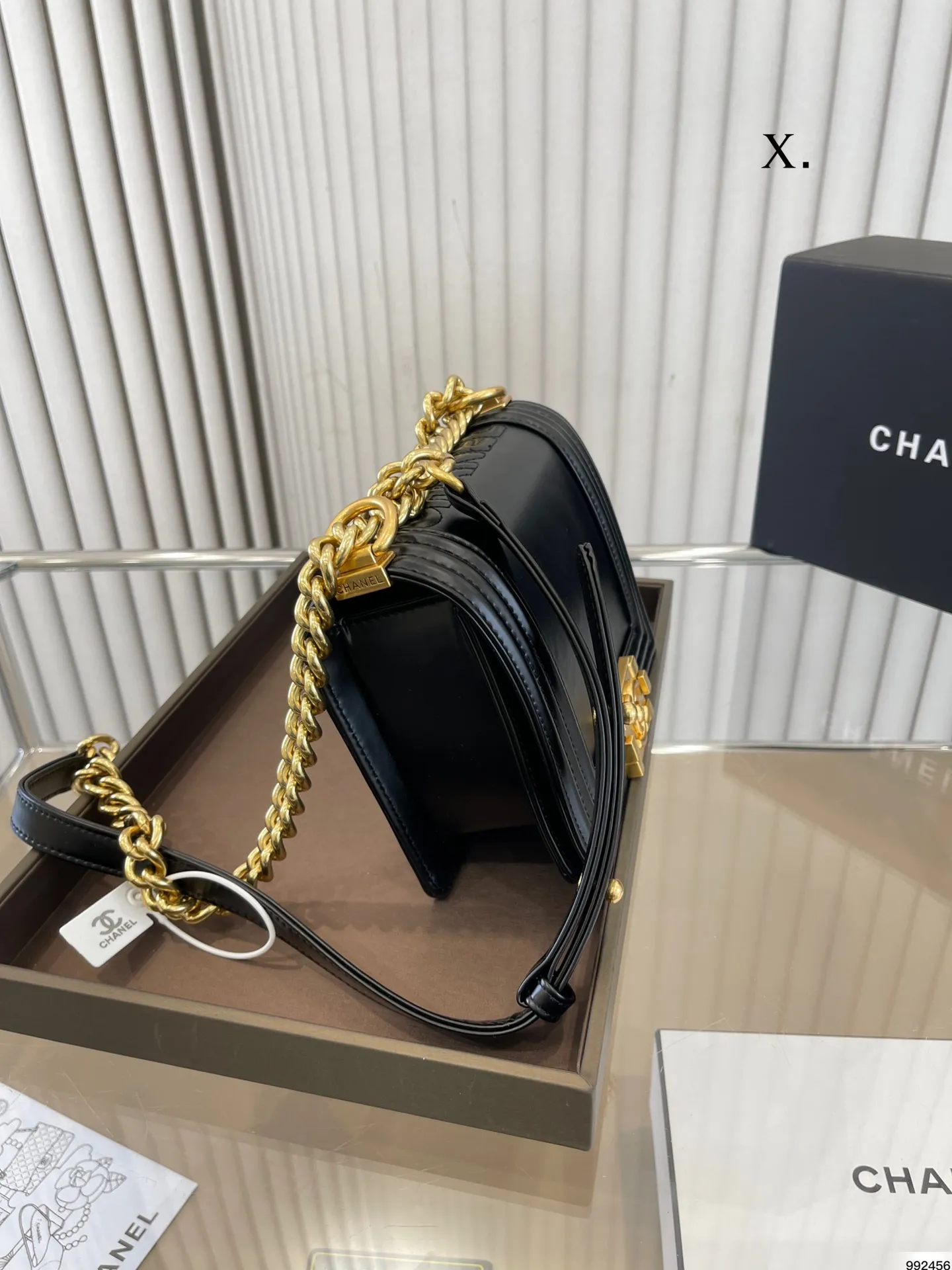 &yen;165 辣妈包高品质复刻 香奈儿Leboy满满的小香风 可爱飒酷女孩必备 超级抢眼 Chanel 真叫人无法抗拒 尺寸：18 15