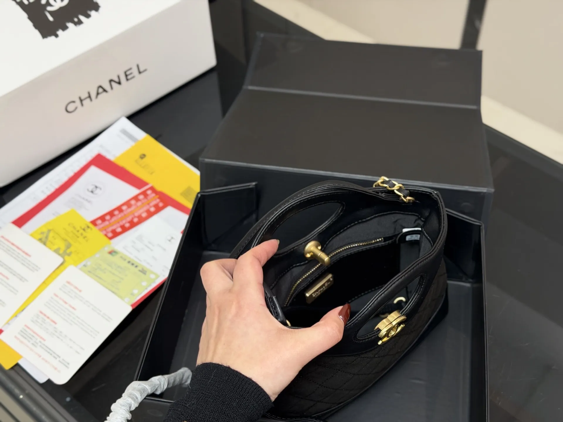 &yen;175 配折叠盒飞机盒 size：23*19cm 香奈儿 值得入手的31bagmini Chanel又又又复刻了 新款31bag出了minisize 这谁顶得住! 小香真爱粉必入啊! 一包难求！