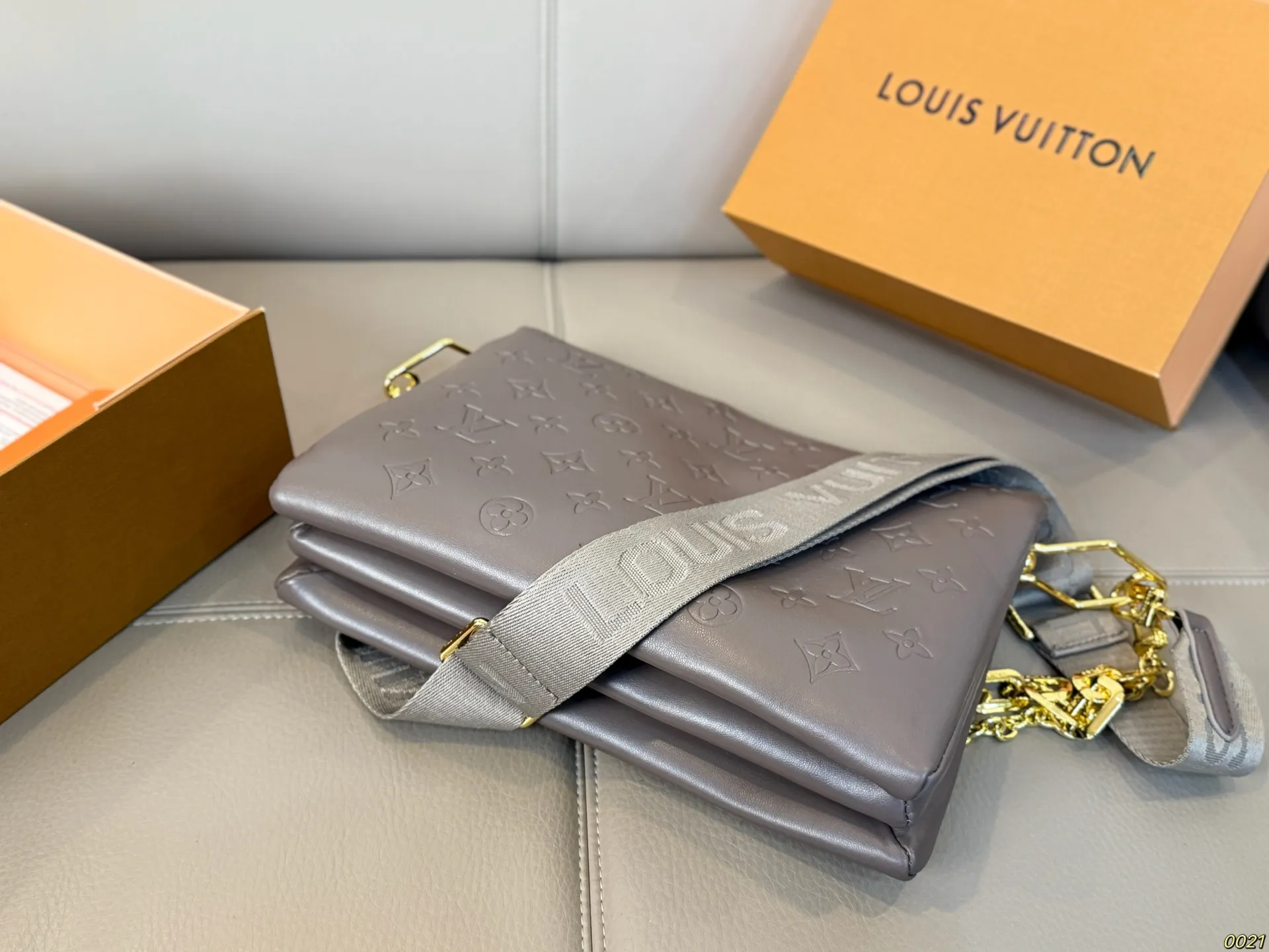 ¥185飞机盒 LV coussin斜挎包 超级好搭配 适合日常出行 集美必入 尺寸27 20