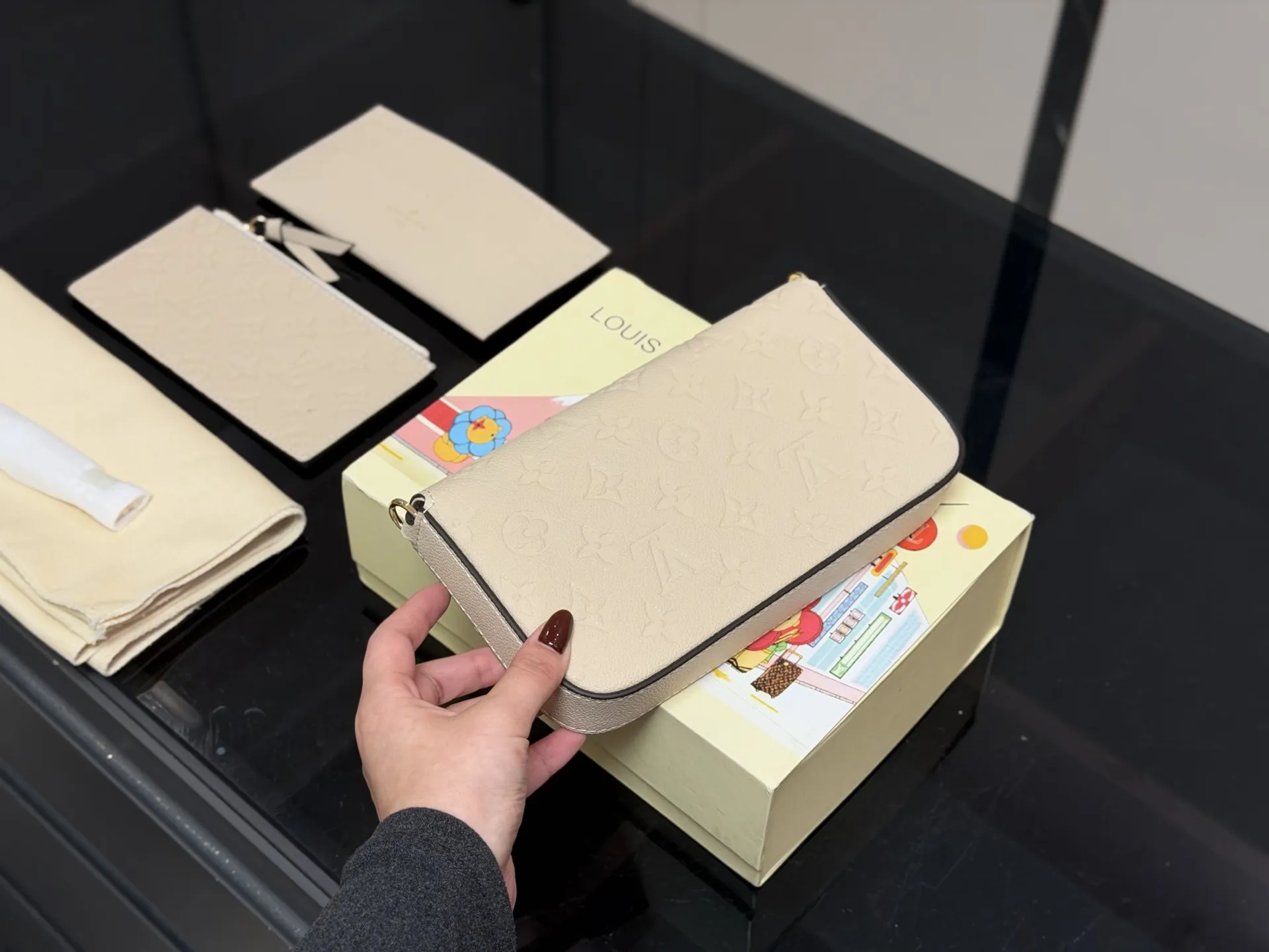 ¥155 配折叠盒 size:22*13cm Lv 三件套 最好用最方便的一款 三合一包包 质量全面升级 原版布内里 ⚠️⚠️