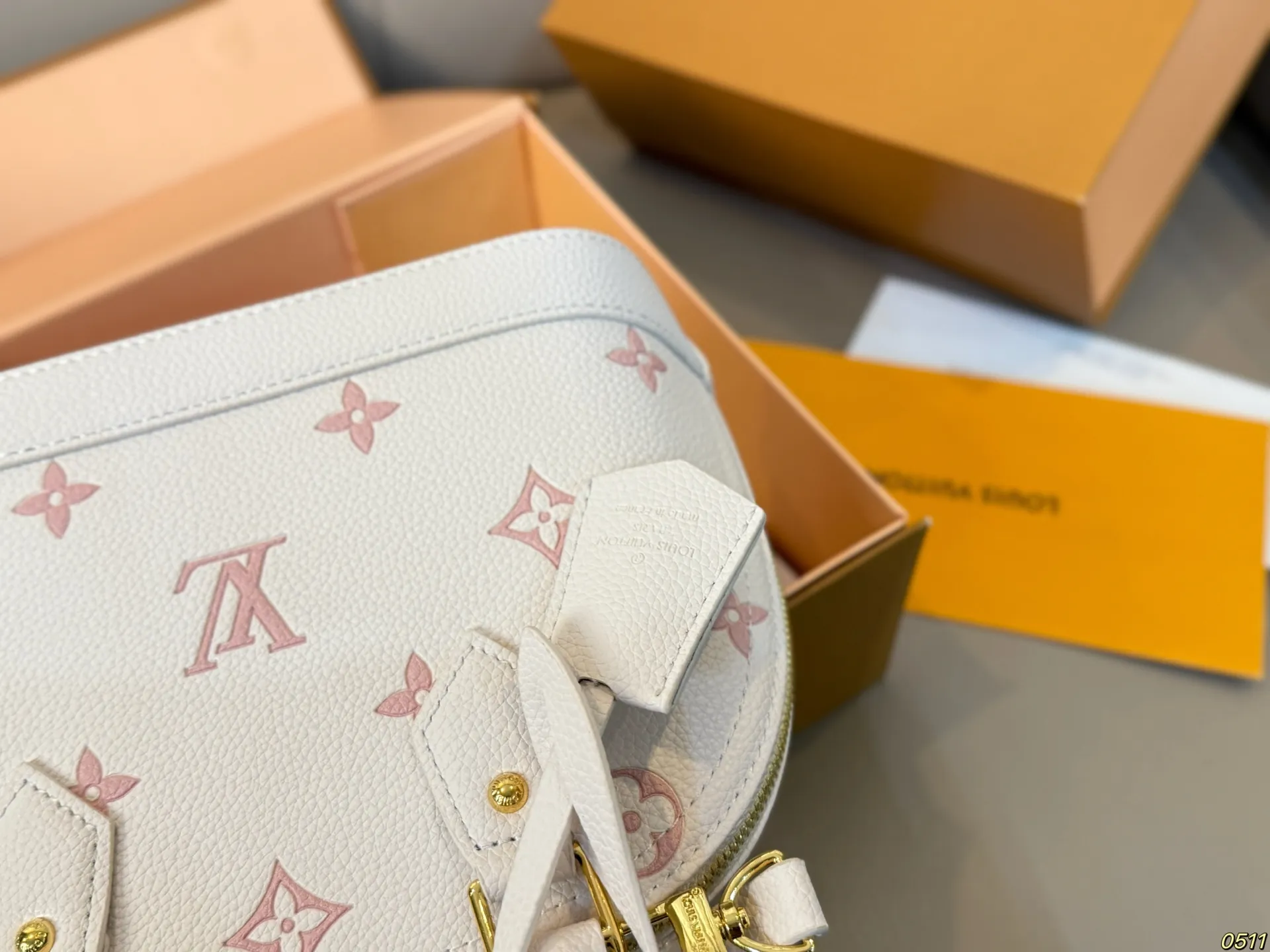 ¥145折叠盒 LV新款贝壳包 很高级可盐可甜 极致美感 绝美女孩就是你 尺寸24 17