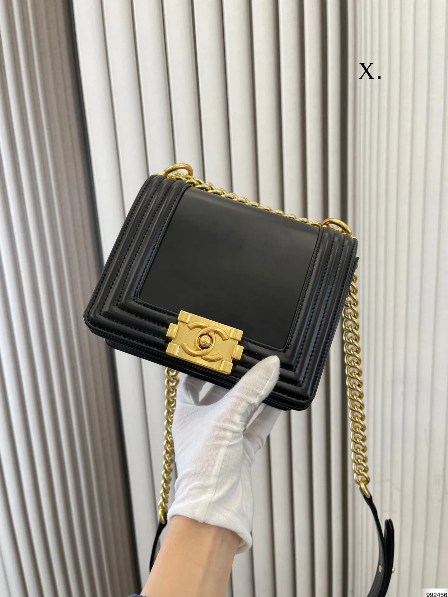 ¥165 辣妈包高品质复刻 香奈儿Leboy满满的小香风 可爱飒酷女孩必备 超级抢眼 Chanel 真叫人无法抗拒 尺寸:18 15