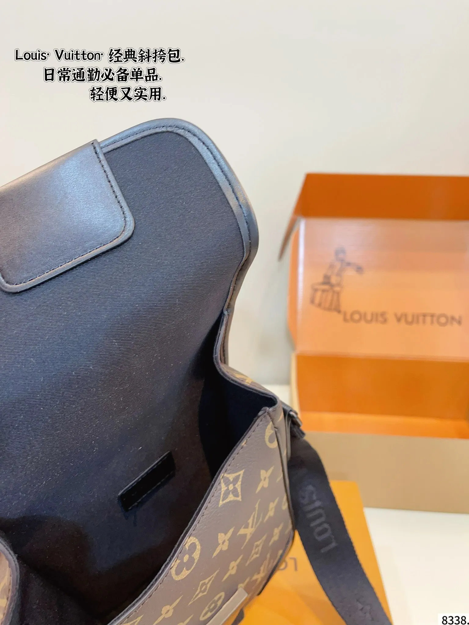 p150配礼盒🎁. 男生必入超经典LV 相机包测评! 又是一期Louis Vuitton男包推荐! LV 男包这两年不得不说!真的很精彩! 很多男包除了男生喜欢!女生也被疯狂种草! 今天推荐的这只Outdoor系列的单肩包/斜挎包真的经典又耐看!尺寸:15*7*23cm