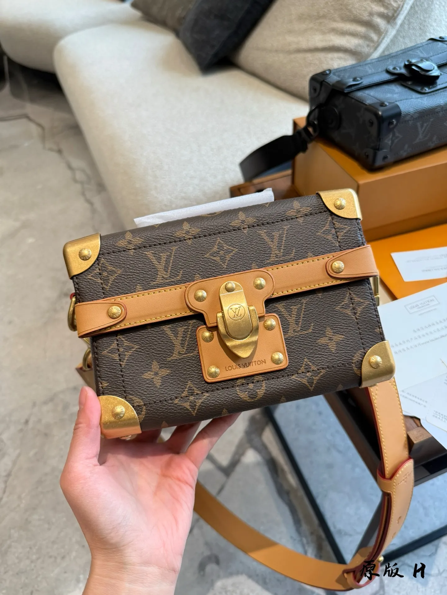 p250顶级原单 新款男包soultrunk盒子包 软盒子包上身超酷，手拎斜挎都可以, 日常通勤必备，时尚百搭 肩带可拆卸，可调节 尺寸19*15*7cm双盒