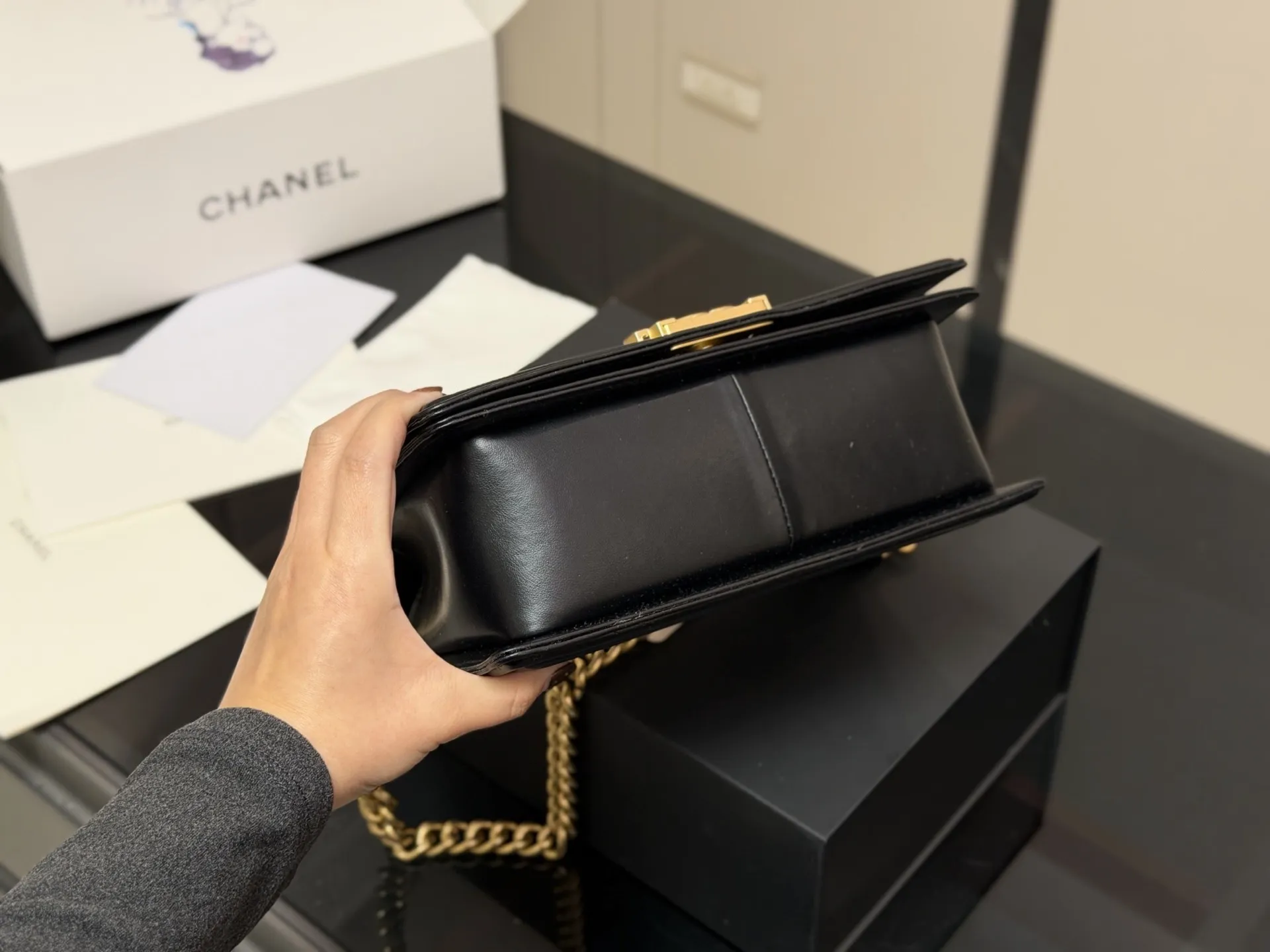 &yen;180 &yen;175 配折叠盒飞机盒 size：25cm 20cm 香奈儿 Leboy 辣妈包 ⚠️高版本 重新出货 很饱满的皮质哦！ 羊皮纹 高品质！