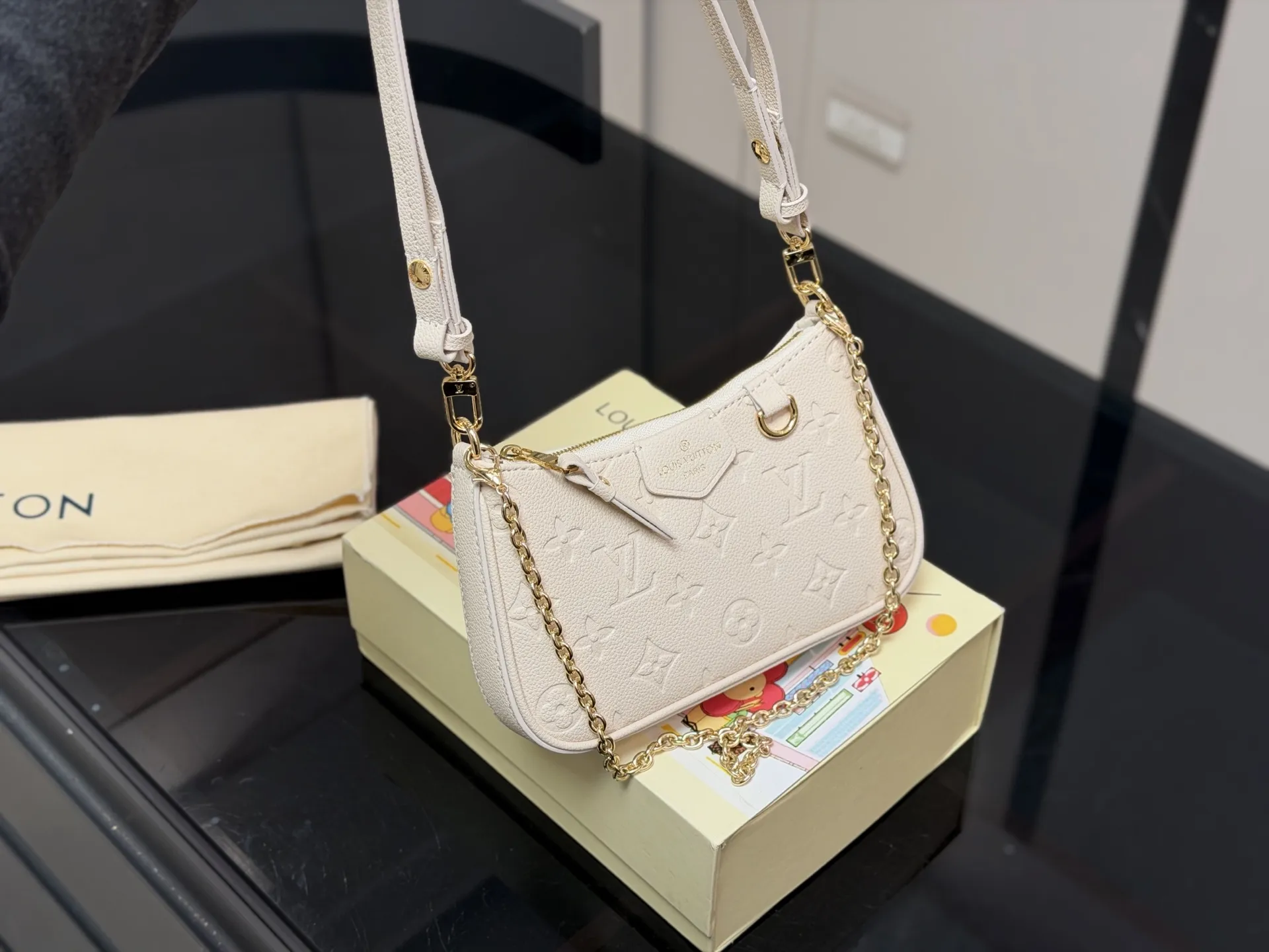 ¥140 配折叠盒 size:20cm LV麻将包 ! 复刻版 小牛皮 ⚠️长肩带!链条! 统统都有!!