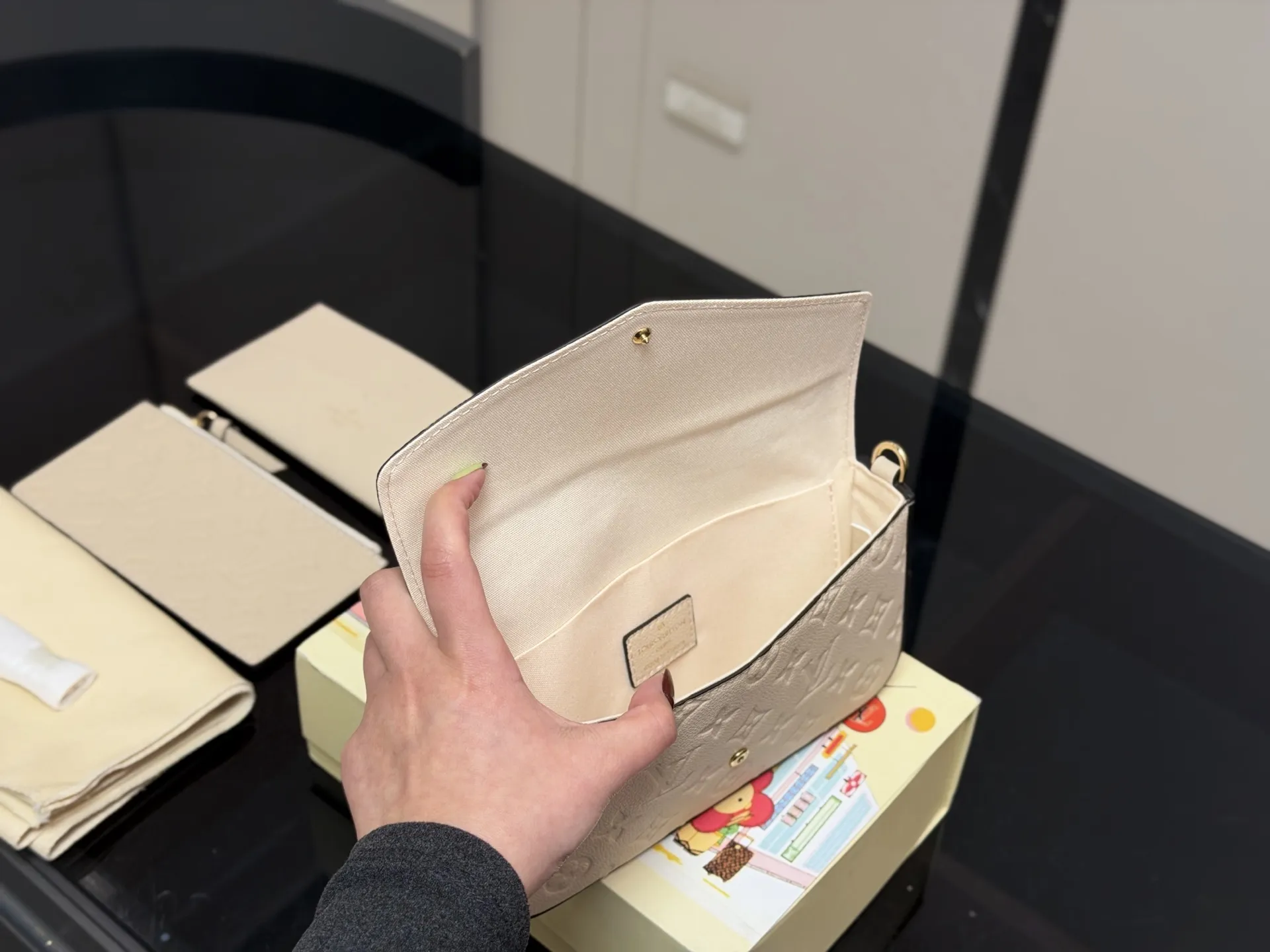 ¥155 配折叠盒 size:22*13cm Lv 三件套 最好用最方便的一款 三合一包包 质量全面升级 原版布内里 ⚠️⚠️