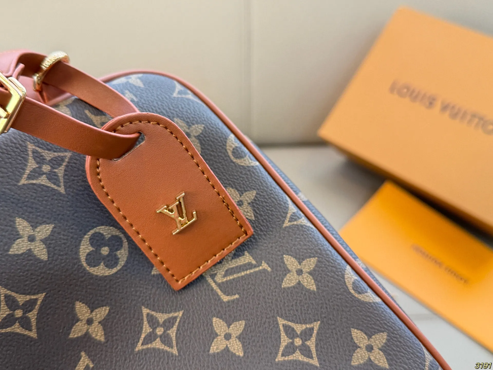 ¥105折叠盒 限量LV/路易威登 男包洗漱包手提包 超实用化妆包 各大牌明星酷爱的一款 尺寸 22 13