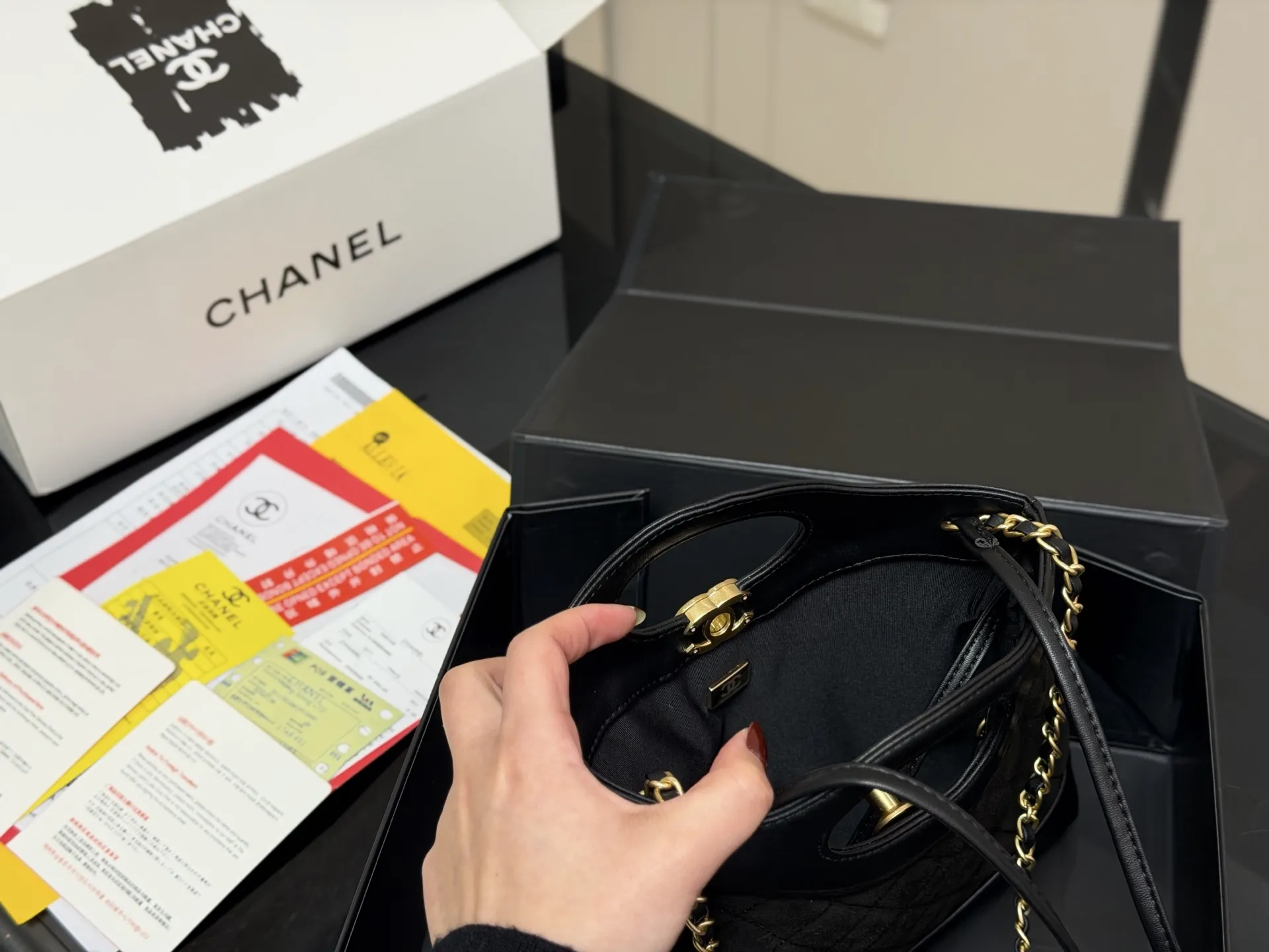 &yen;175 配折叠盒飞机盒 size：23*19cm 香奈儿 值得入手的31bagmini Chanel又又又复刻了 新款31bag出了minisize 这谁顶得住! 小香真爱粉必入啊! 一包难求！