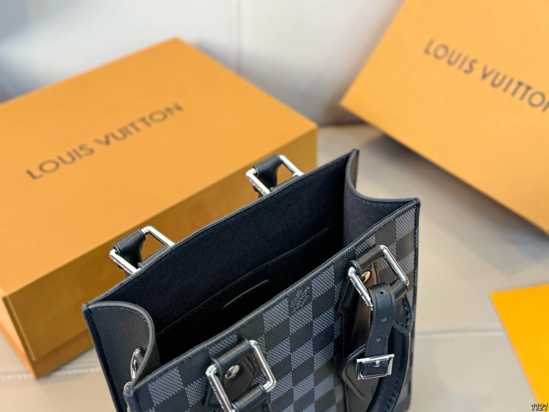 原版复刻&yen;160飞机盒 lv 琴谱包 男包购物袋 万年不过时 专用LV面料原单五金 原版开模定制 男女同款 手感超软 超舒服 尺寸 19 22