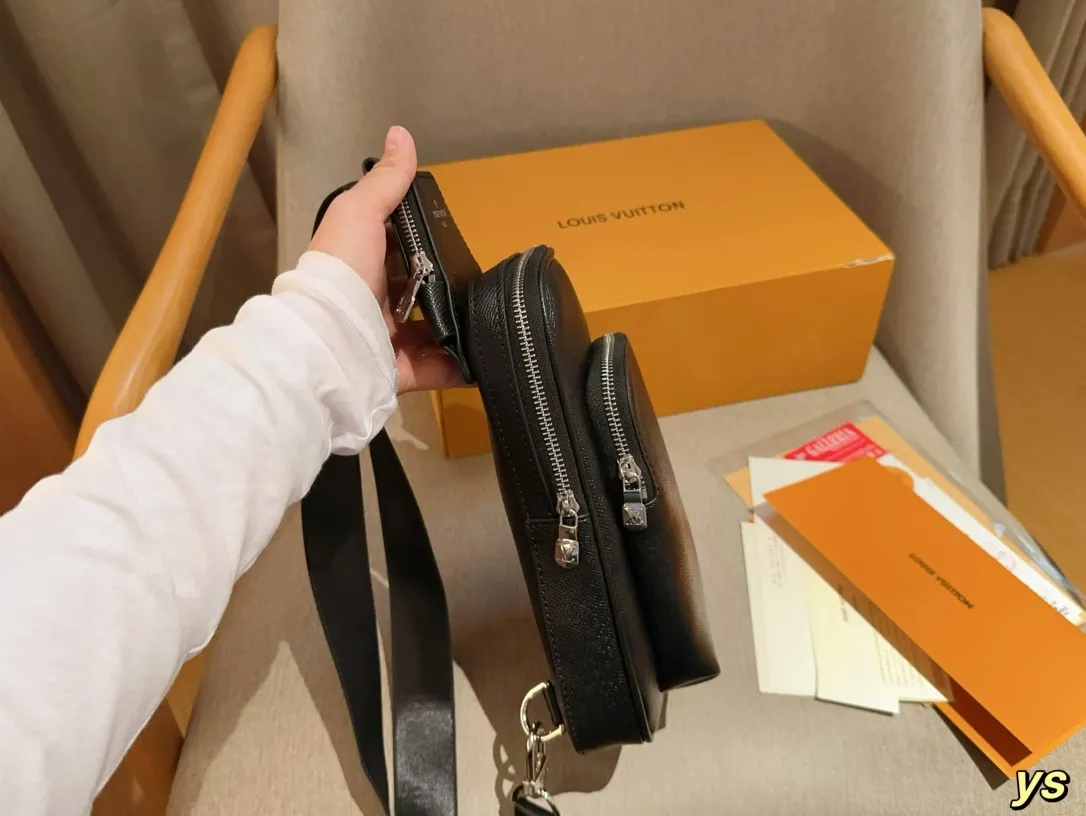 💰135 LV/路易威登 男包 Avenue PM 经典男士胸包 尺寸16&times;31&times;4 礼盒包装🎁