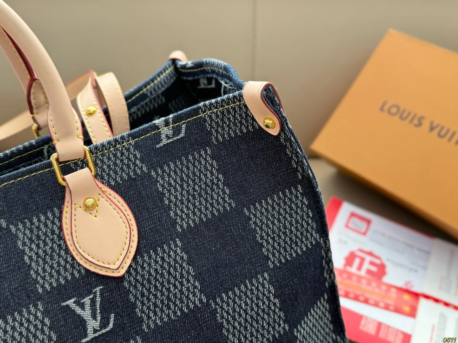 &yen;165/&yen;155 LV牛仔托特包onthego 颜值真的超级超级高 时尚感直接拉满 可爱的女孩永远的yyds 尺寸 ：42 31/32 25