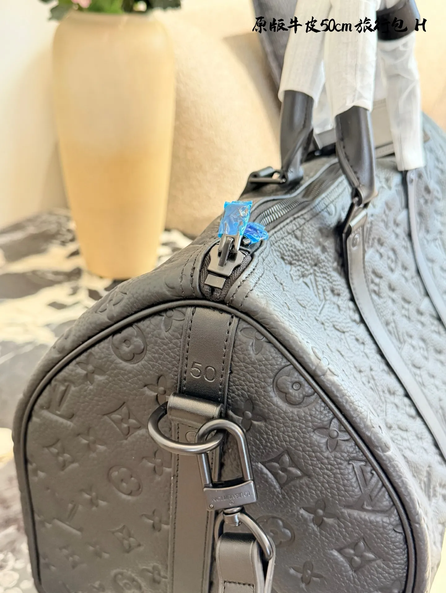 p340 压花牛皮50cm 经典款旅行袋|出行所需旅行包推荐 Keepall 旅行袋,标志性外观及高端材质,机舱行李尺寸可轻松收纳短途旅行所需,M59025,尺寸50×30旅行包 #男包 #lv #旅行包包 #lvkeepall旅行袋