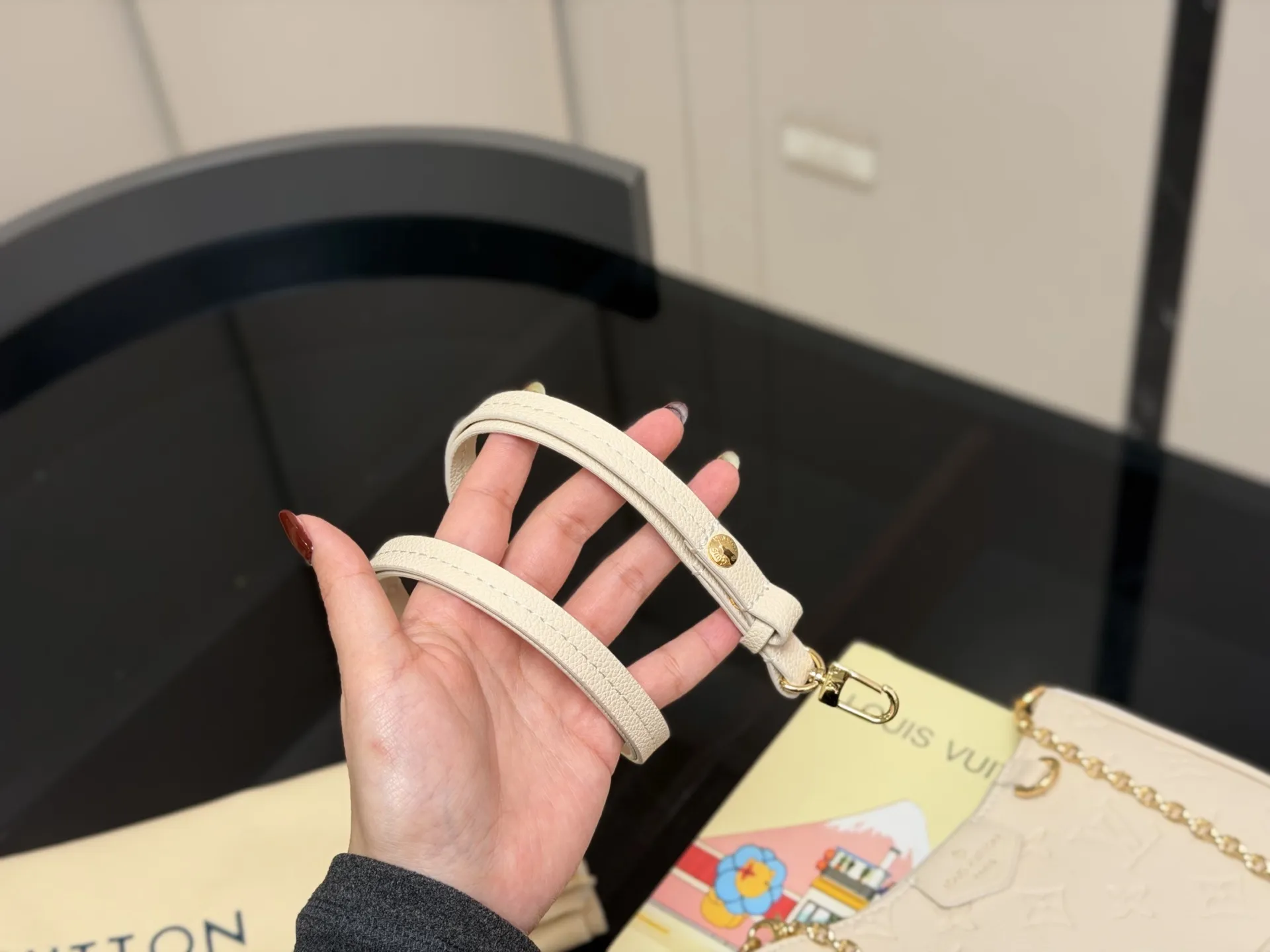 ¥140 配折叠盒 size:20cm LV麻将包 ! 复刻版 小牛皮 ⚠️长肩带!链条! 统统都有!!