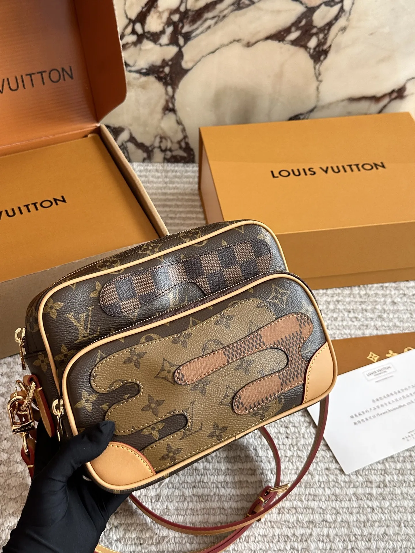 💰180 配盒🎁🎁🎁 size：25cm L家 相机包📷 百搭黑色入手了个男包 性价比真的很高 送男朋友的小姐姐们可以安排了 搜索🔍 lv