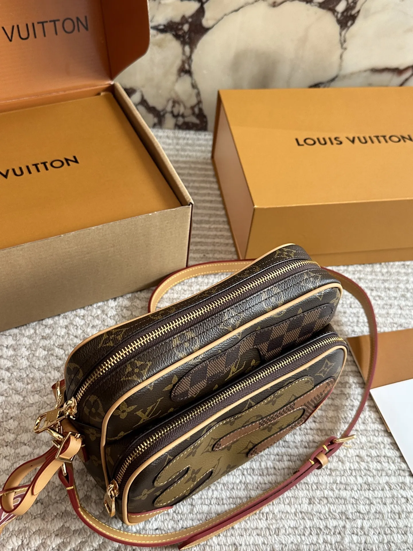 💰180 配盒🎁🎁🎁 size:25cm L家 相机包📷 百搭黑色入手了个男包 性价比真的很高 送男朋友的小姐姐们可以安排了 搜索🔍 lv