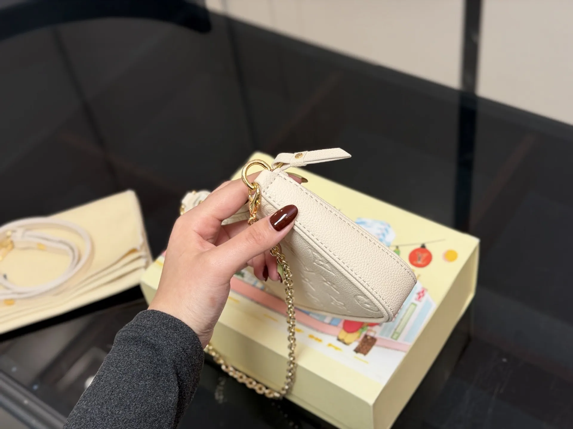 &yen;140 配折叠盒 size：20cm LV麻将包 ！ 复刻版 小牛皮 ⚠️长肩带！链条！ 统统都有！！