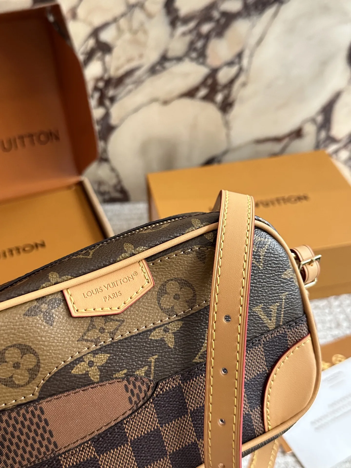 💰165 配盒🎁🎁🎁 size：20 14cm L家 相机包📷 百搭黑色入手了个男包 性价比真的很高 送男朋友的小姐姐们可以安排了 搜索🔍 lv