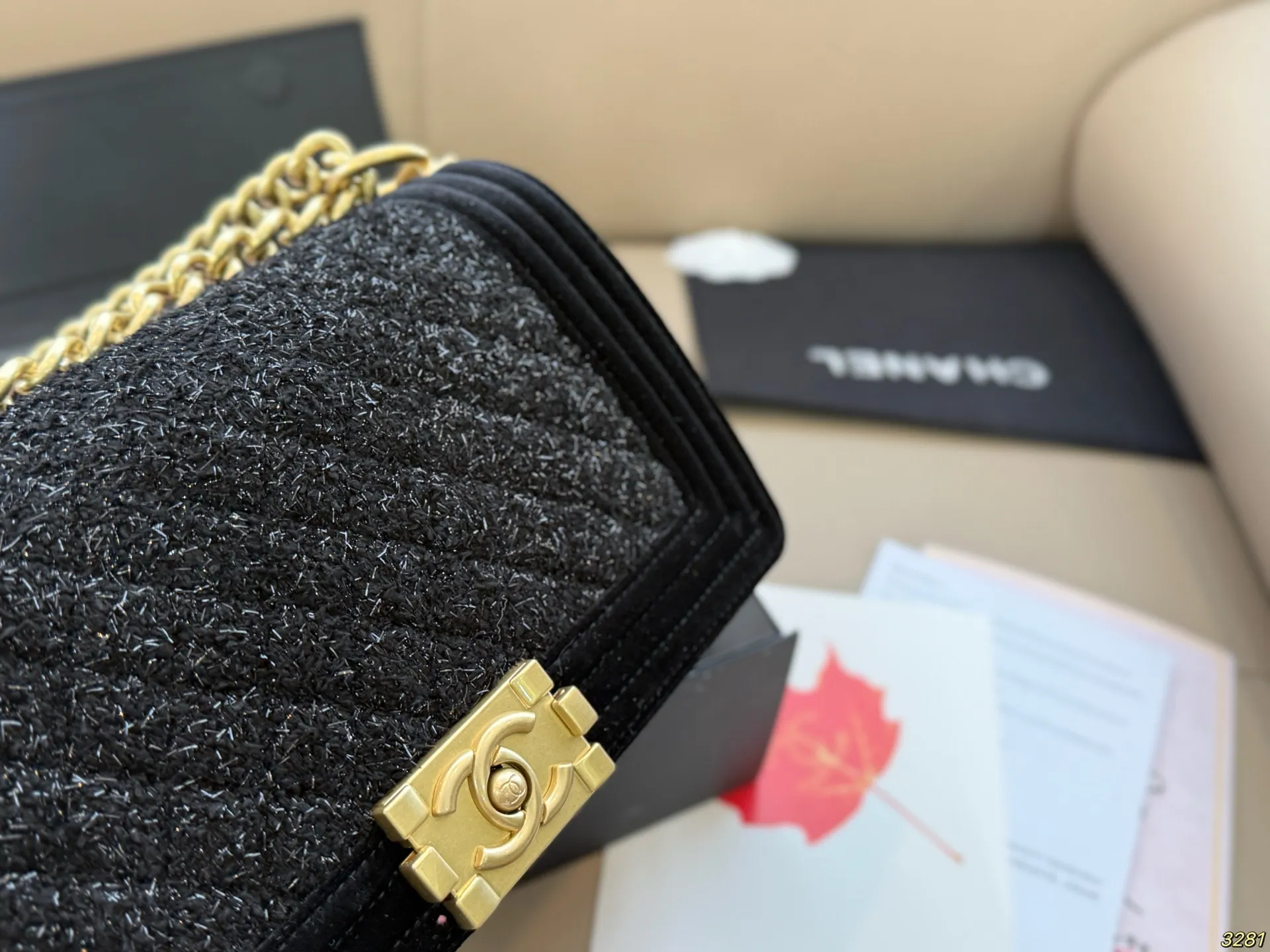 ¥175折叠盒 香奈儿辣妈包 Chanel Leboy满满的小香风 可爱飒酷女孩必备 超级抢眼 Chanel 真叫人无法抗拒 尺寸:25 14