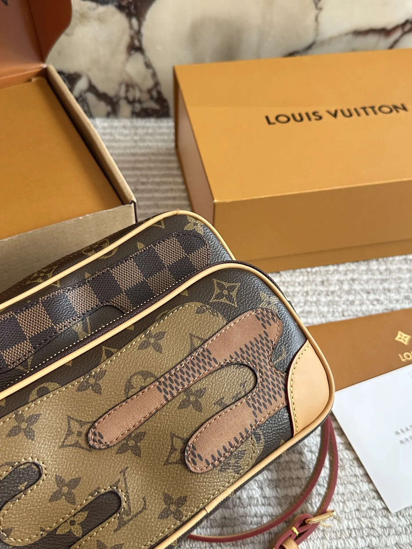 💰180 配盒🎁🎁🎁 size：25cm L家 相机包📷 百搭黑色入手了个男包 性价比真的很高 送男朋友的小姐姐们可以安排了 搜索🔍 lv