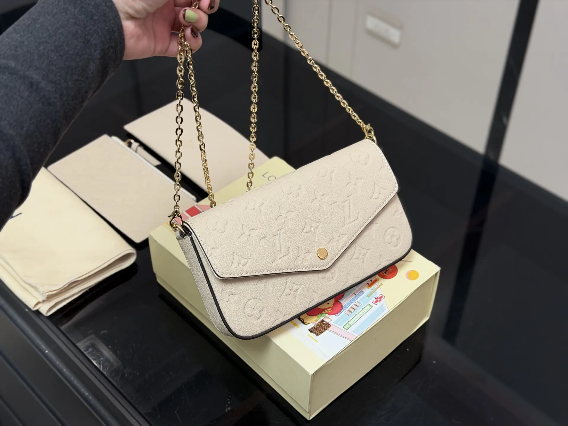 &yen;155 配折叠盒 size：22*13cm Lv 三件套 最好用最方便的一款 三合一包包 质量全面升级 原版布内里 ⚠️⚠️