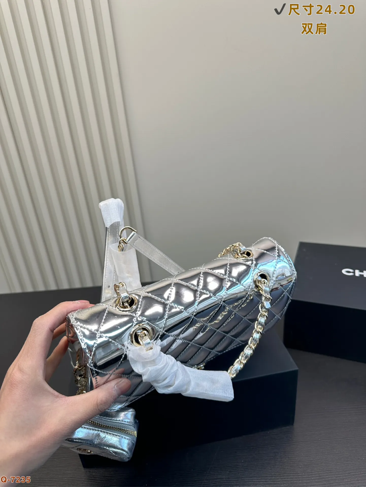 香奈儿CHANEL 双子星双肩包 实物太有趣了 满满的复古可爱感 颜色真有心情大好的活力魅力 配合着新年氛围 更要开开心心迎接岁末呀尺寸