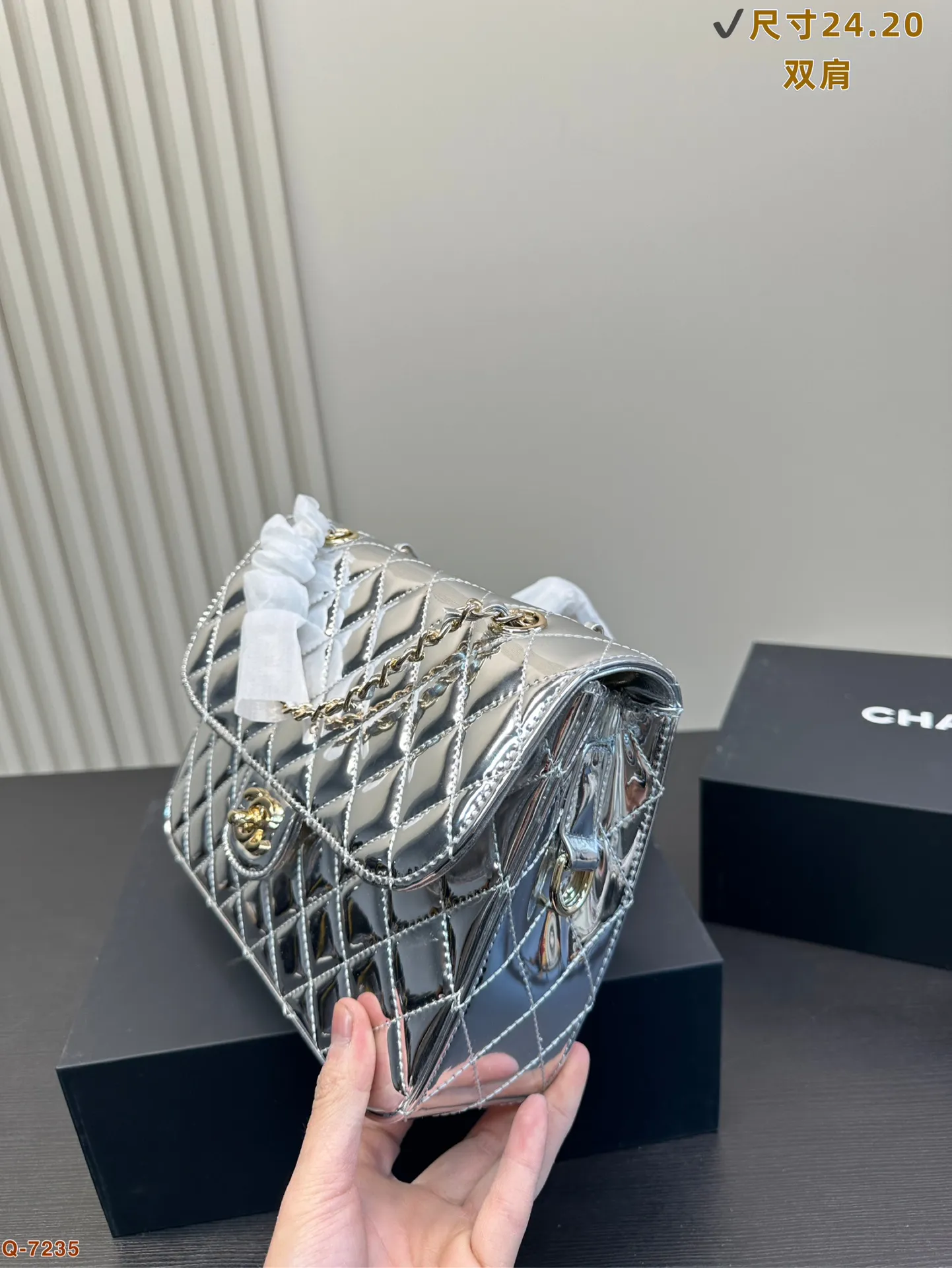 香奈儿CHANEL 双子星双肩包 实物太有趣了 满满的复古可爱感 颜色真有心情大好的活力魅力 配合着新年氛围 更要开开心心迎接岁末呀尺寸