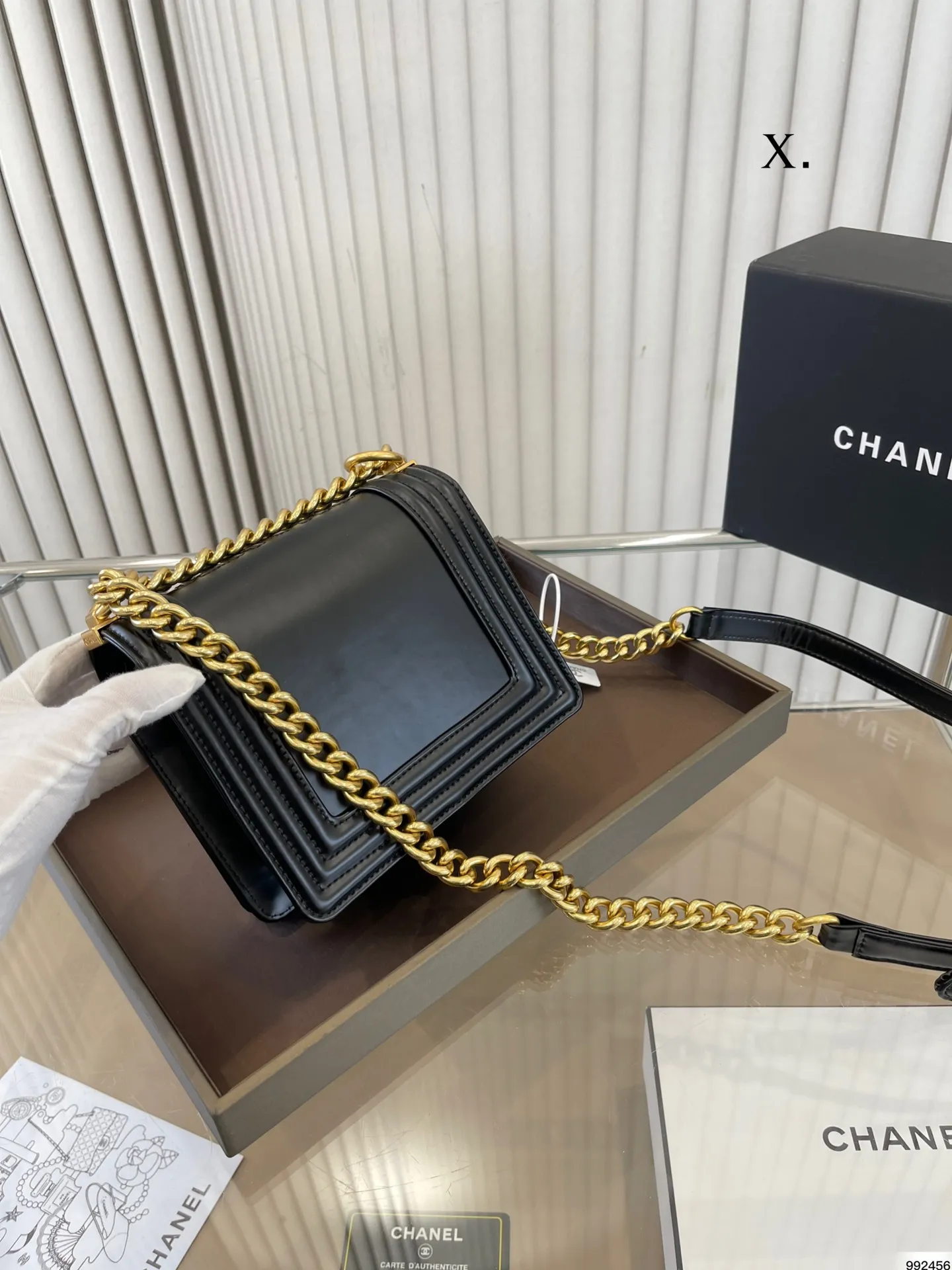 &yen;165 辣妈包高品质复刻 香奈儿Leboy满满的小香风 可爱飒酷女孩必备 超级抢眼 Chanel 真叫人无法抗拒 尺寸：18 15