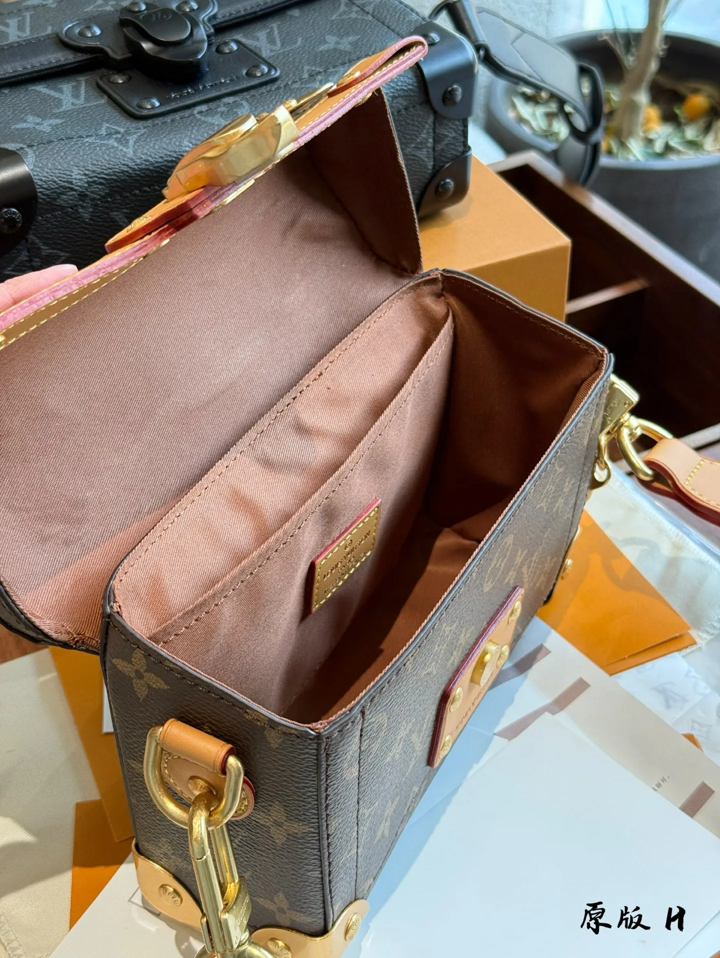 p250顶级原单 新款男包soultrunk盒子包 软盒子包上身超酷，手拎斜挎都可以, 日常通勤必备，时尚百搭 肩带可拆卸，可调节 尺寸19*15*7cm双盒