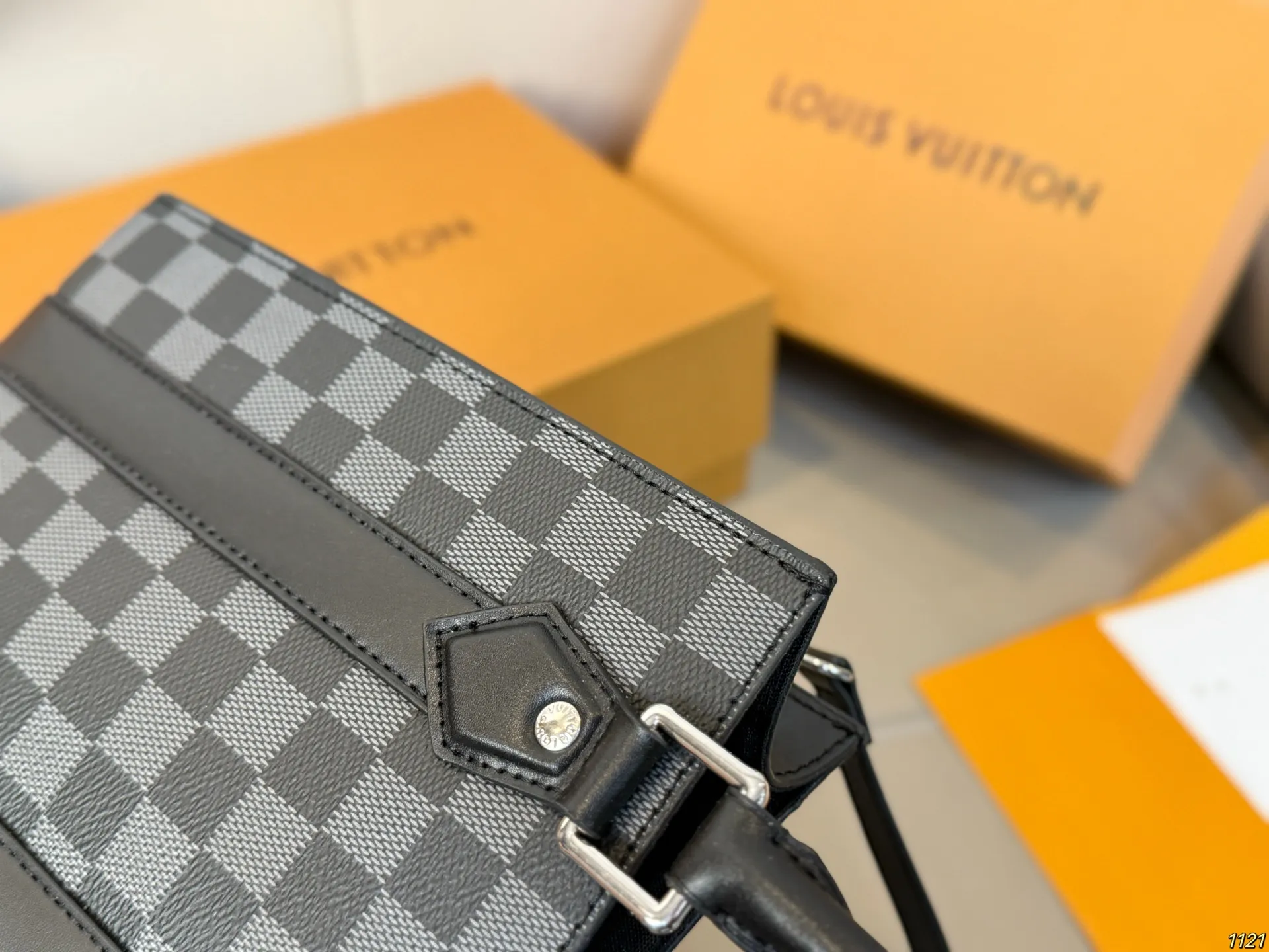 原版复刻&yen;160飞机盒 lv 琴谱包 男包购物袋 万年不过时 专用LV面料原单五金 原版开模定制 男女同款 手感超软 超舒服 尺寸 19 22