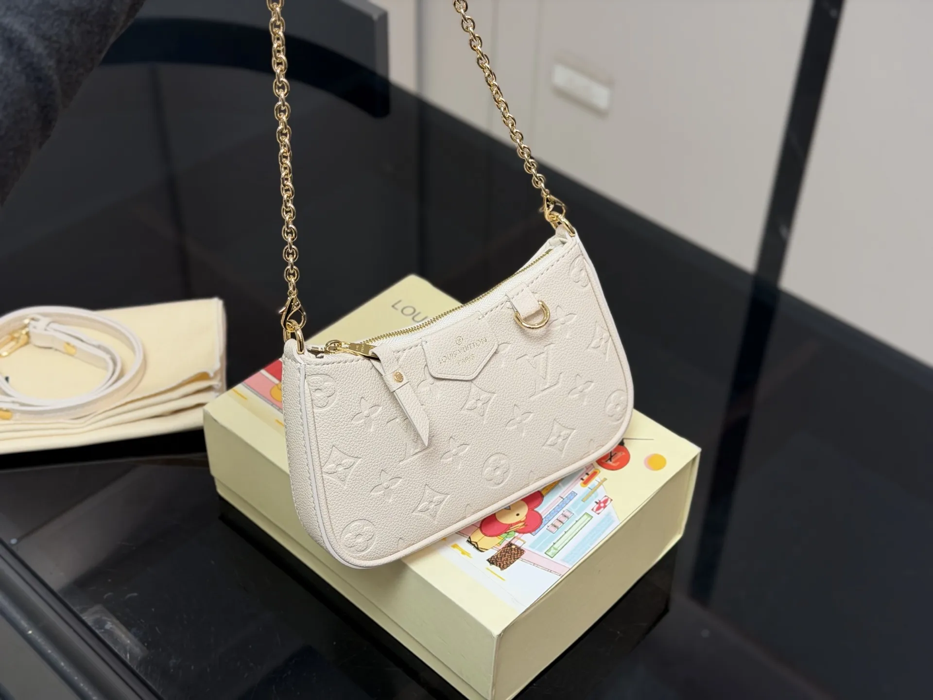 ¥140 配折叠盒 size:20cm LV麻将包 ! 复刻版 小牛皮 ⚠️长肩带!链条! 统统都有!!