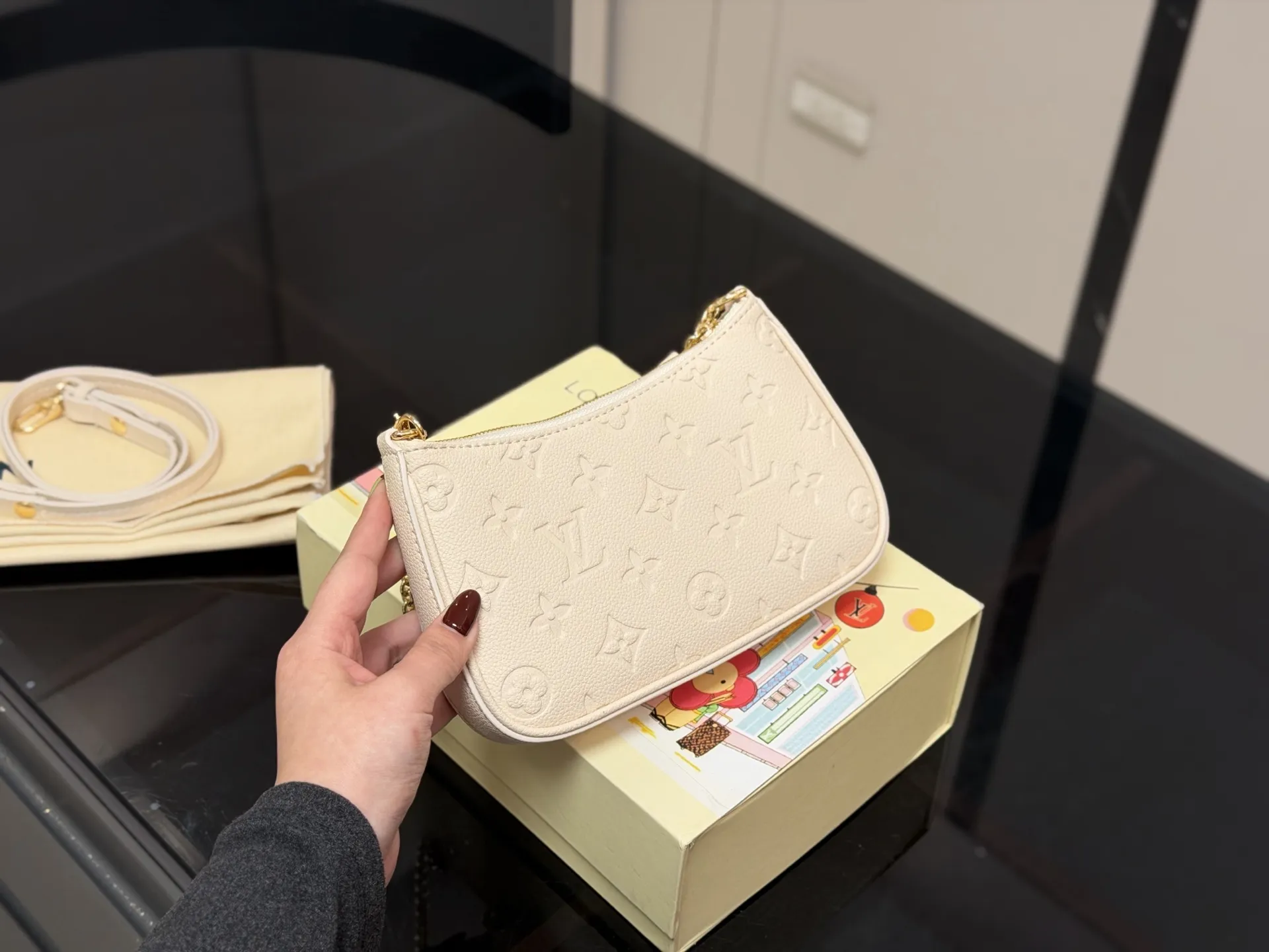 &yen;140 配折叠盒 size：20cm LV麻将包 ！ 复刻版 小牛皮 ⚠️长肩带！链条！ 统统都有！！