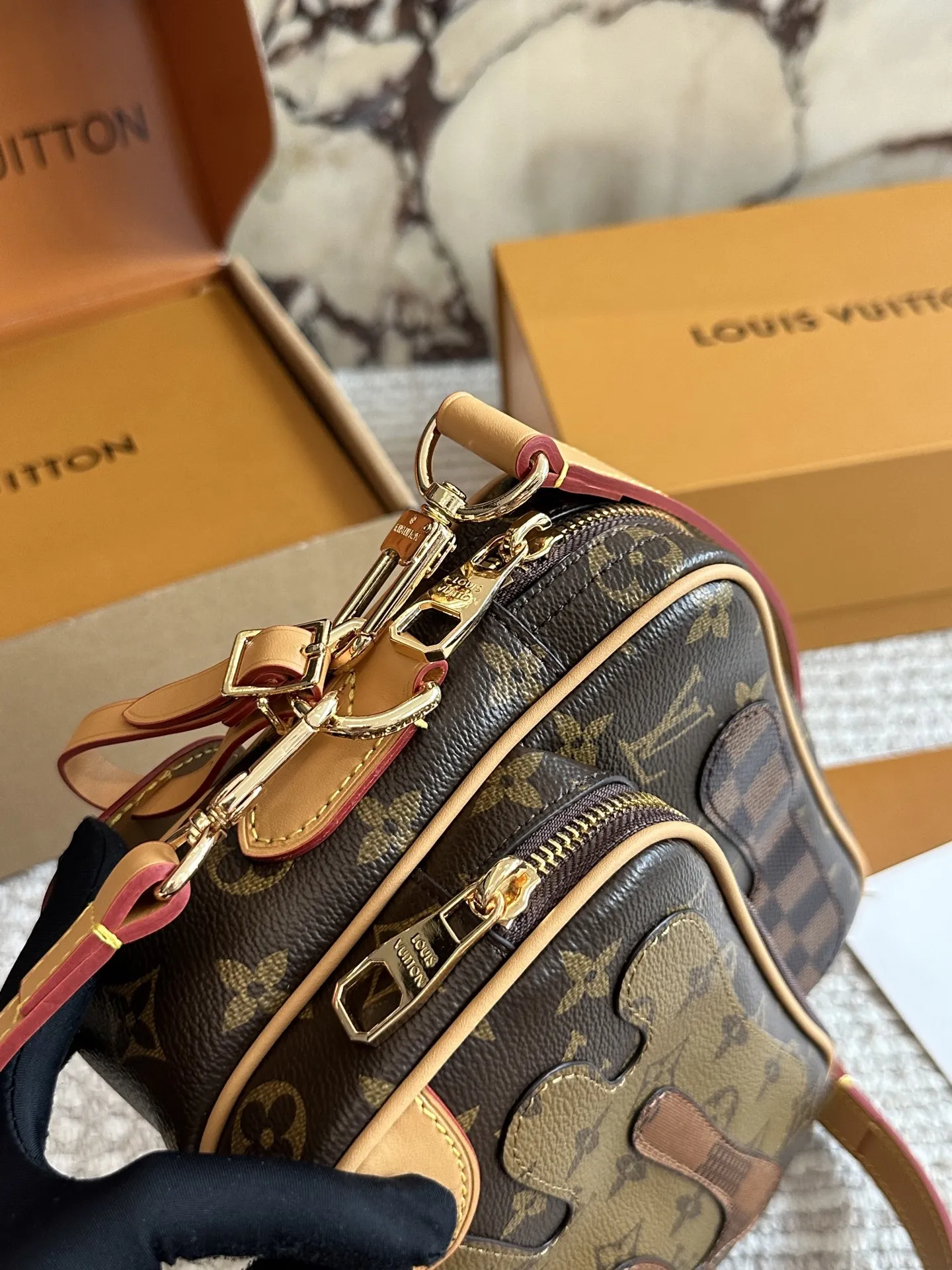 💰180 配盒🎁🎁🎁 size：25cm L家 相机包📷 百搭黑色入手了个男包 性价比真的很高 送男朋友的小姐姐们可以安排了 搜索🔍 lv